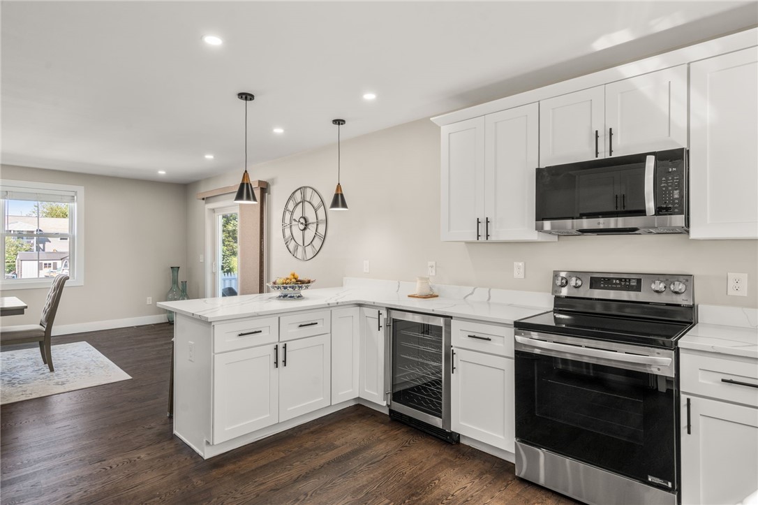 East Providence, Rhode Island, 02914, United States, 4 Bedrooms Bedrooms, ,3 BathroomsBathrooms,Residential,For Sale,1941827