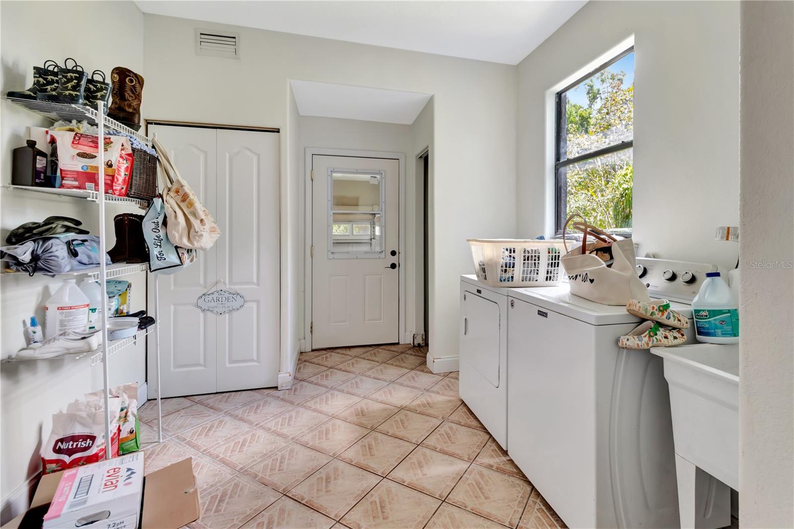 CENTER HILL, Florida, 33514, United States, 5 Bedrooms Bedrooms, ,4 BathroomsBathrooms,Residential,For Sale,1919942