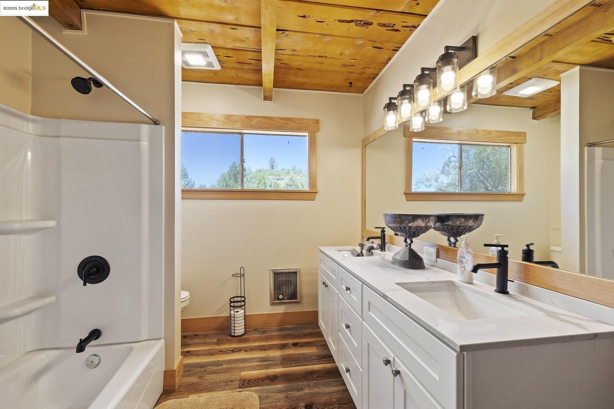 Murphys, California, 95247, United States, 5 Bedrooms Bedrooms, ,3 BathroomsBathrooms,Residential,For Sale,1905942