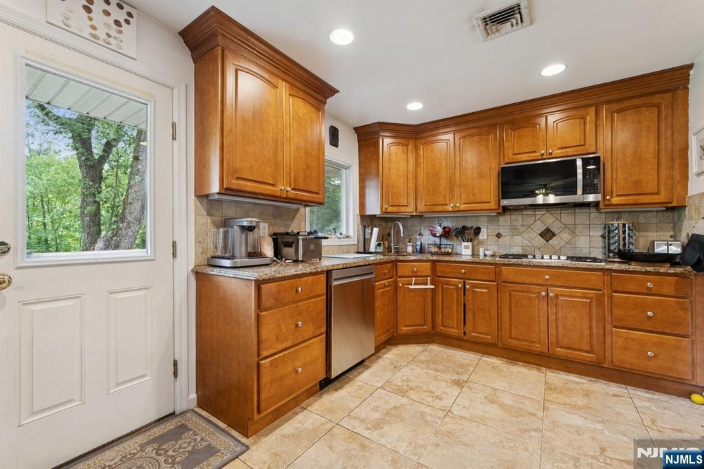 Hillsdale, New Jersey, 07642, United States, 5 Bedrooms Bedrooms, ,3 BathroomsBathrooms,Residential,For Sale,1885332