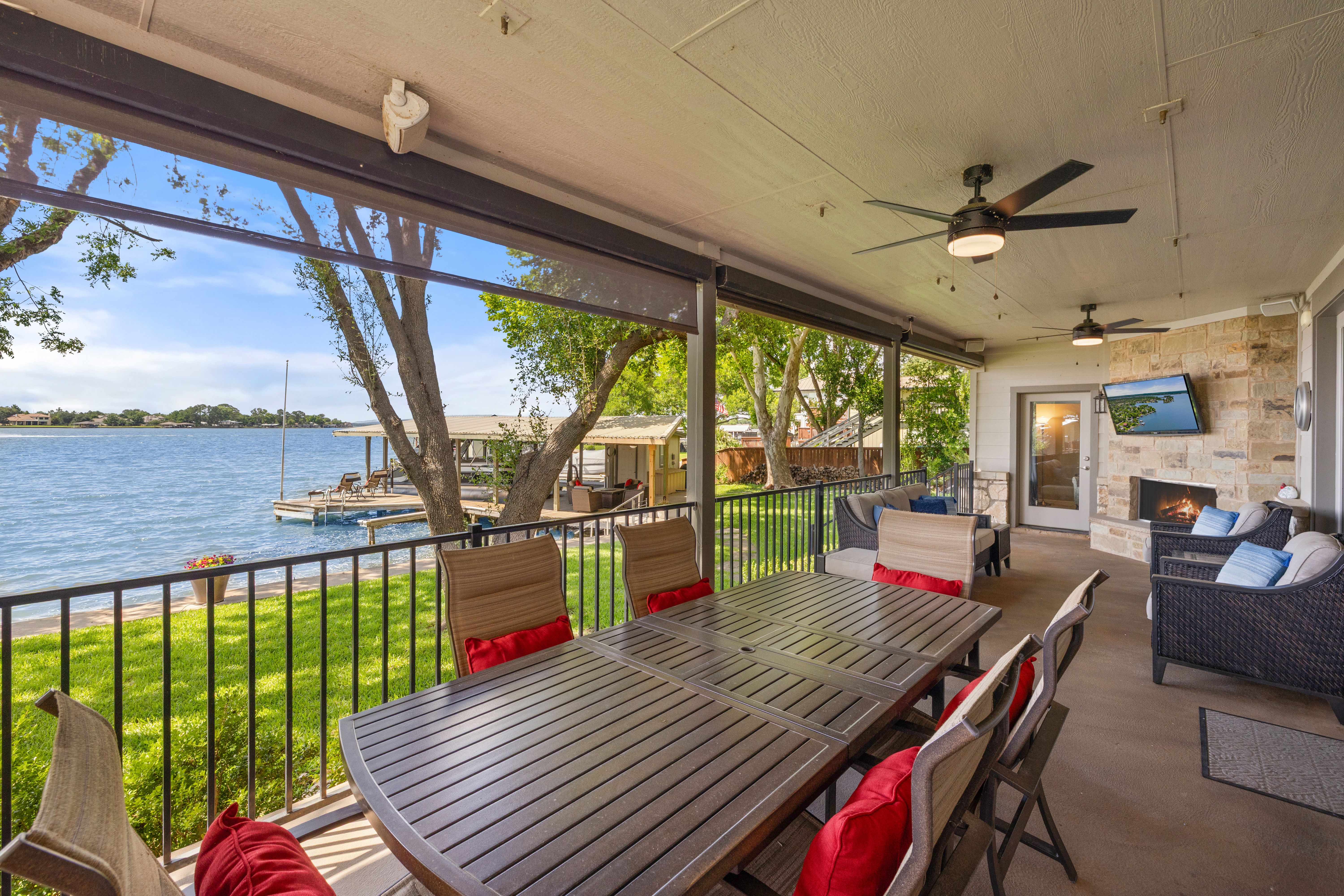  402 S. Shorewood Dr on Lake LBJ - 物件實景