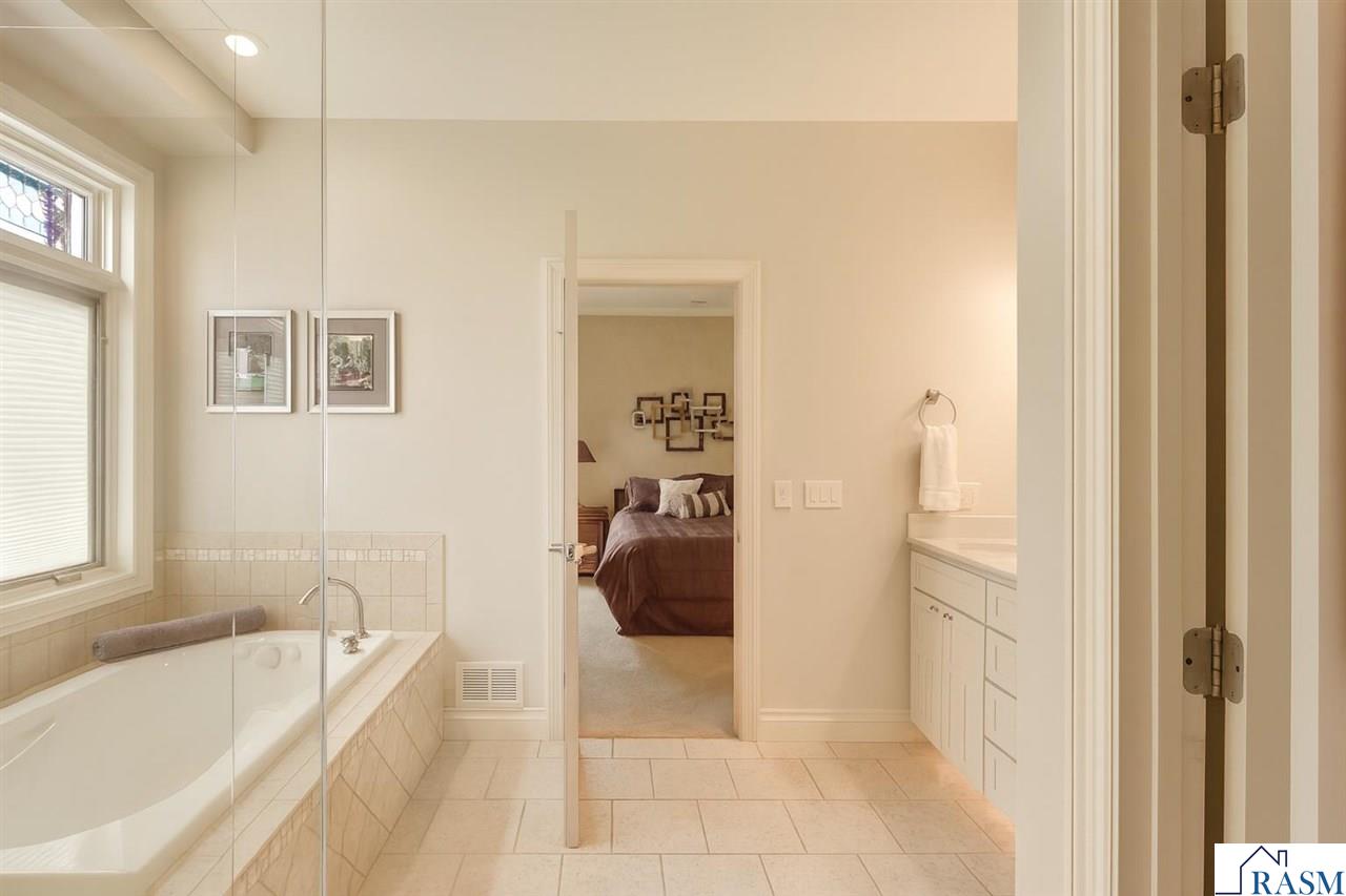 Mankato, Minnesota, 56001, United States, 3 Bedrooms Bedrooms, ,2 BathroomsBathrooms,Residential,For Sale,1982289