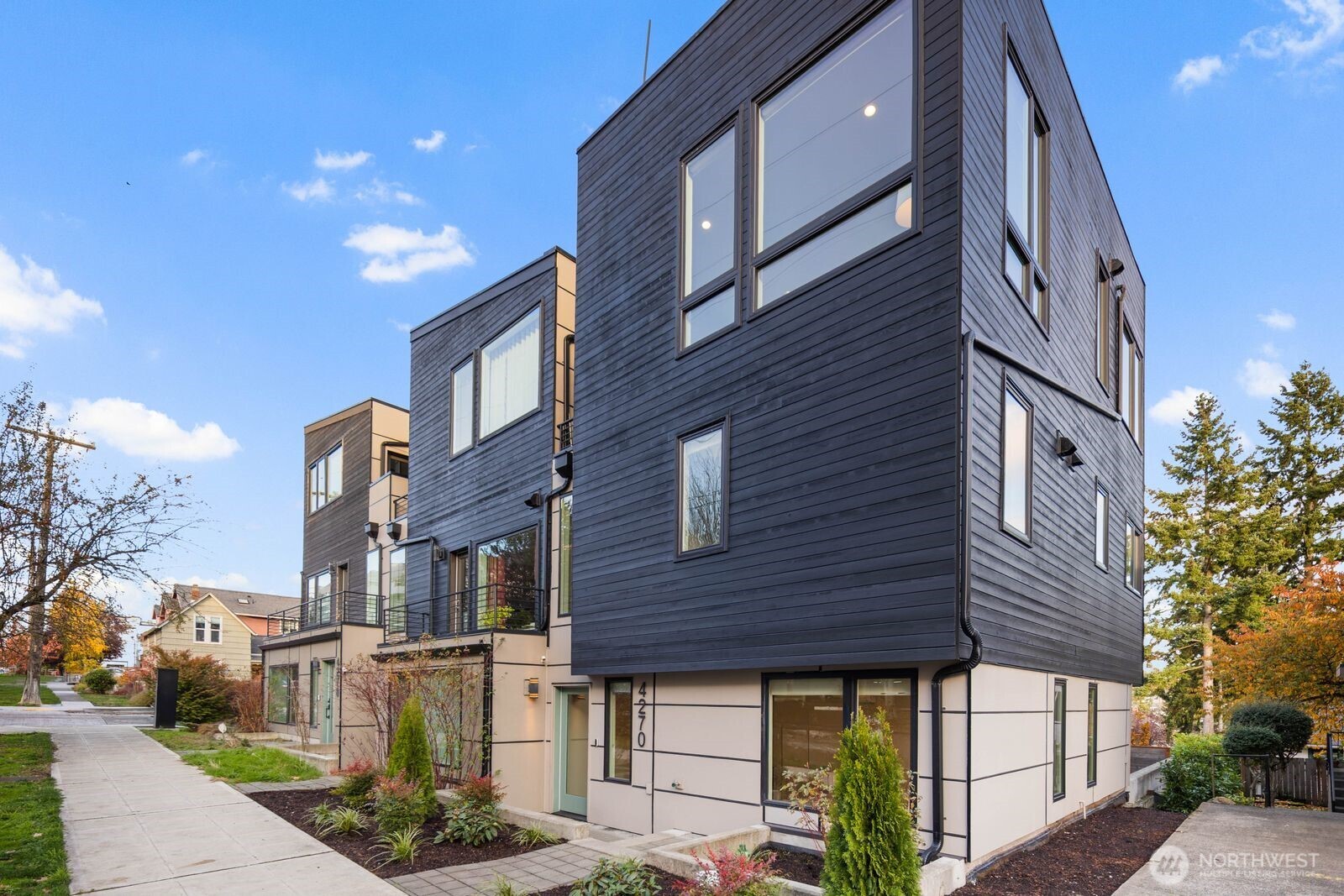 Seattle, Washington, 98103, United States, 3 Bedrooms Bedrooms, ,2 BathroomsBathrooms,Residential,For Sale,1990926