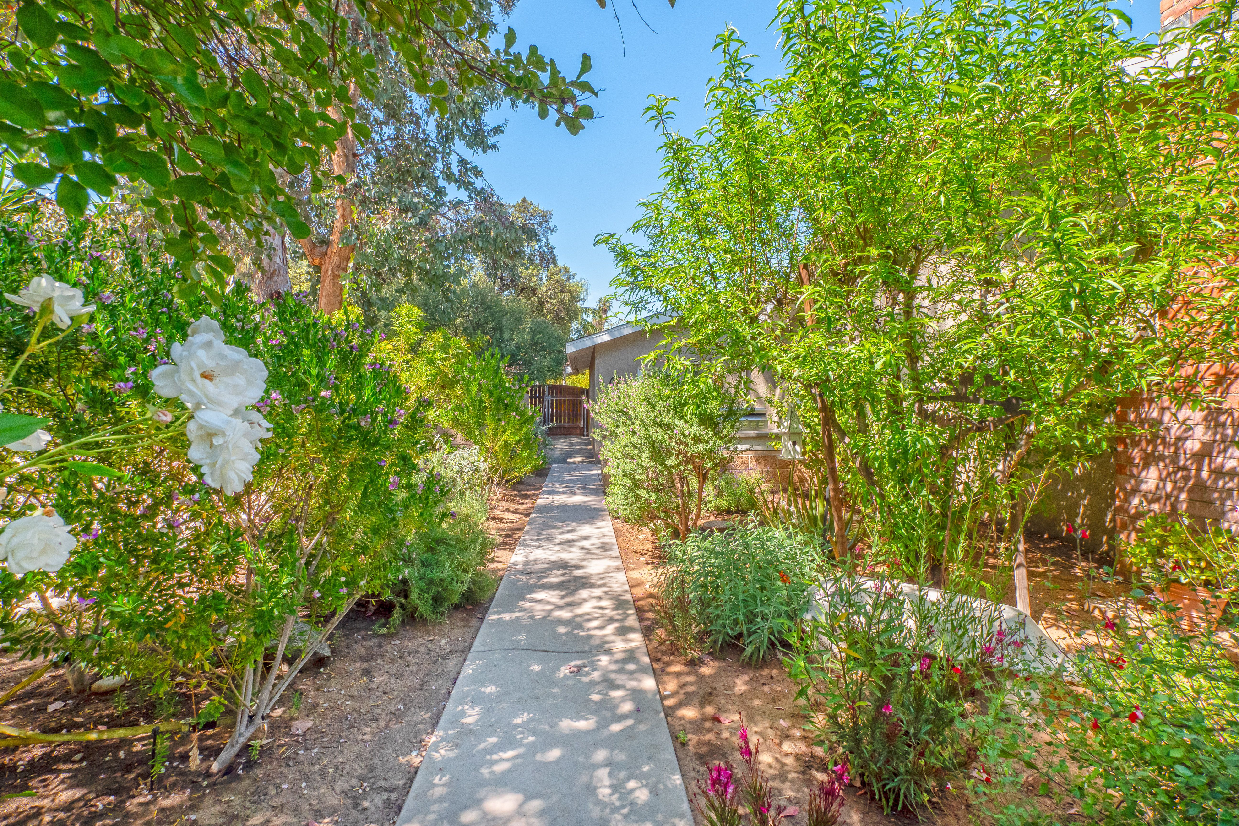  2372 Shadow Hill Drive, Riverside, CA 92506 - 物件實景