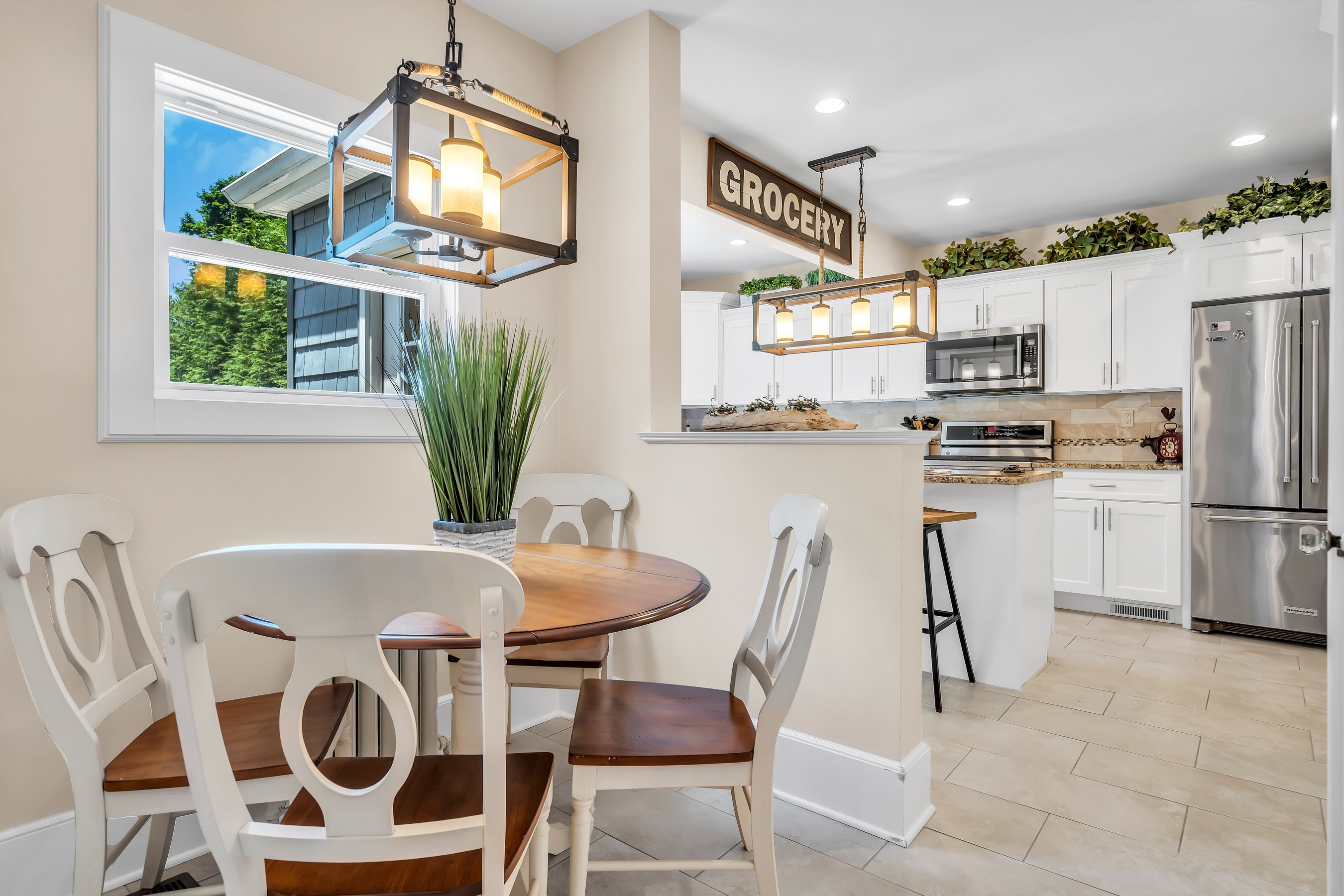 Timeless Colonial with Modern Conveniences - 物件實景