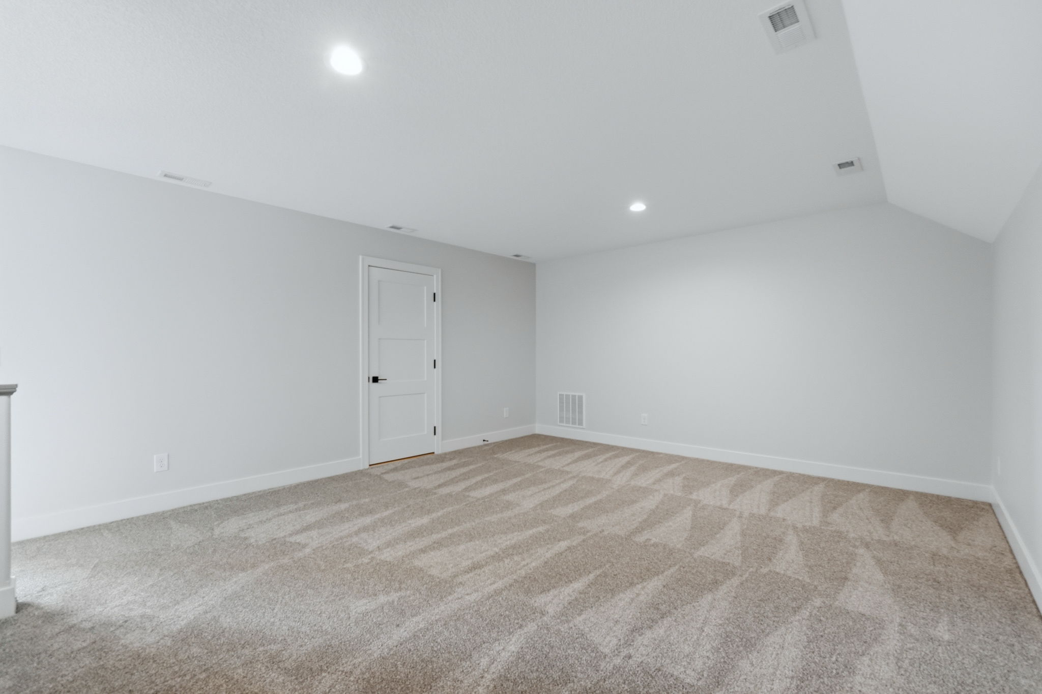  Brand New Three Bedroom Home on a Pond Lot - 物件實景