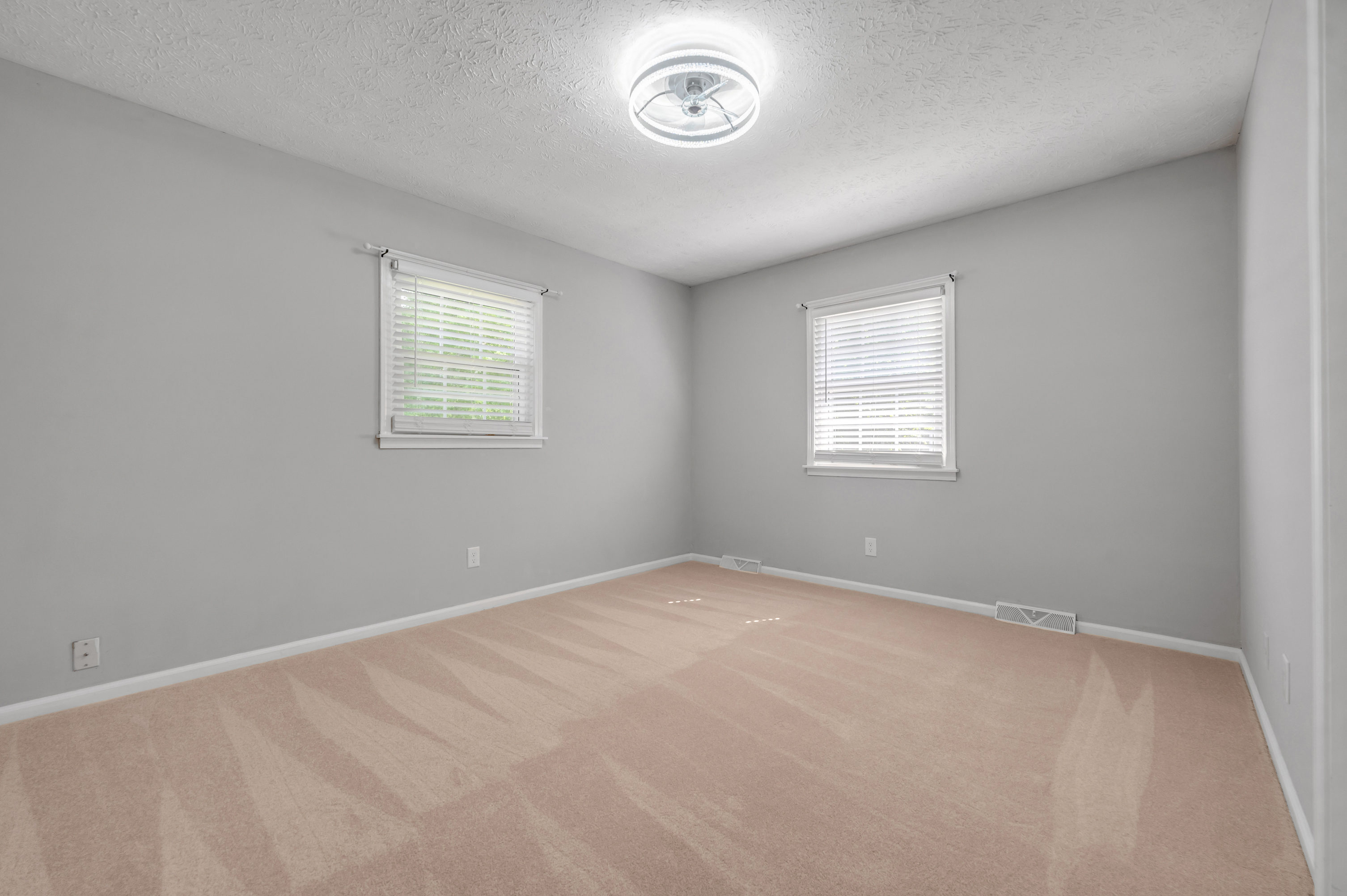  568 Merrimac Drive - 物件實景