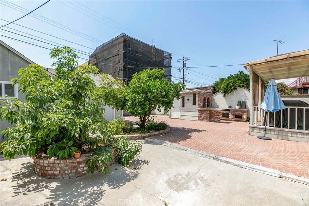 Los Angeles, California, 90006, United States, 5 Bedrooms Bedrooms, ,2 BathroomsBathrooms,Residential,For Sale,1940341