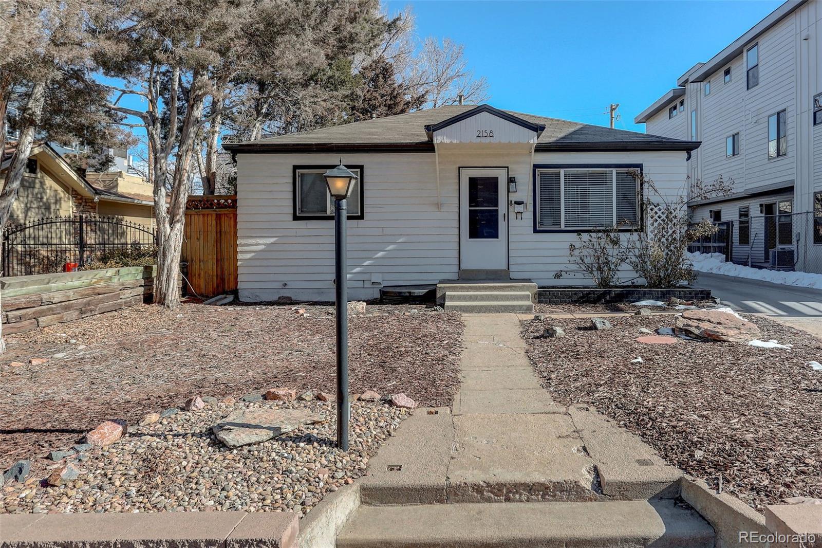 Denver, Colorado, 80222, United States, 2 Bedrooms Bedrooms, ,2 BathroomsBathrooms,Residential,For Sale,1965517
