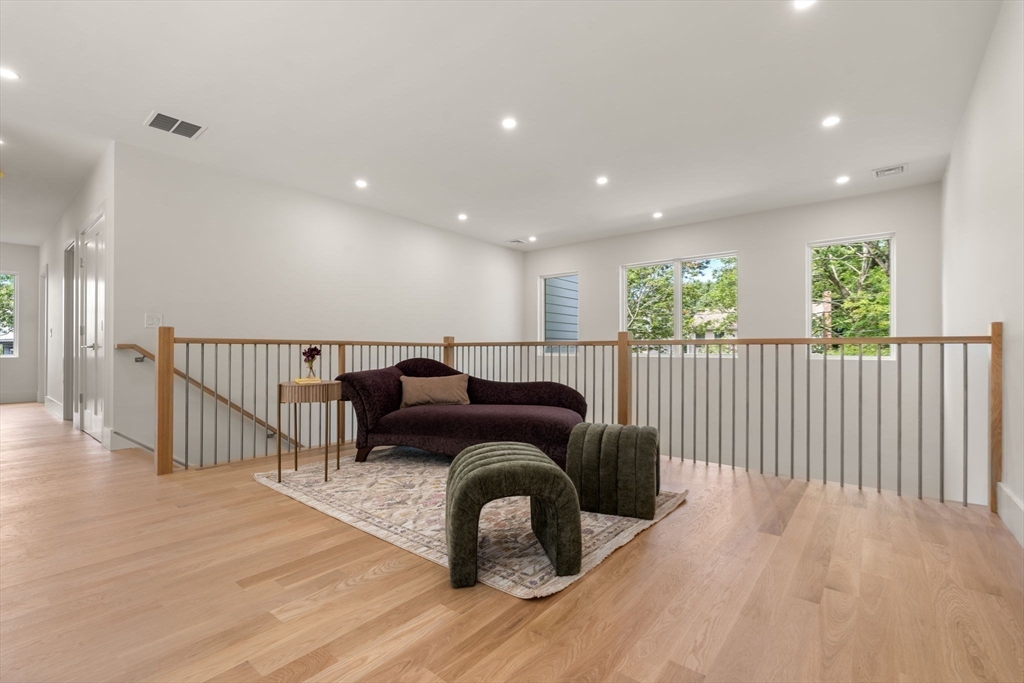 Newton, Massachusetts, 02461, United States, 6 Bedrooms Bedrooms, ,7 BathroomsBathrooms,Residential,For Sale,1882798