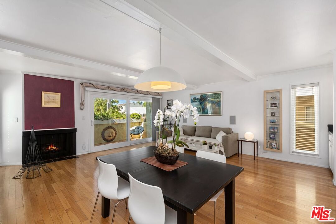 Santa Monica, California, 90404, United States, 3 Bedrooms Bedrooms, ,3 BathroomsBathrooms,Residential,For Sale,1779157