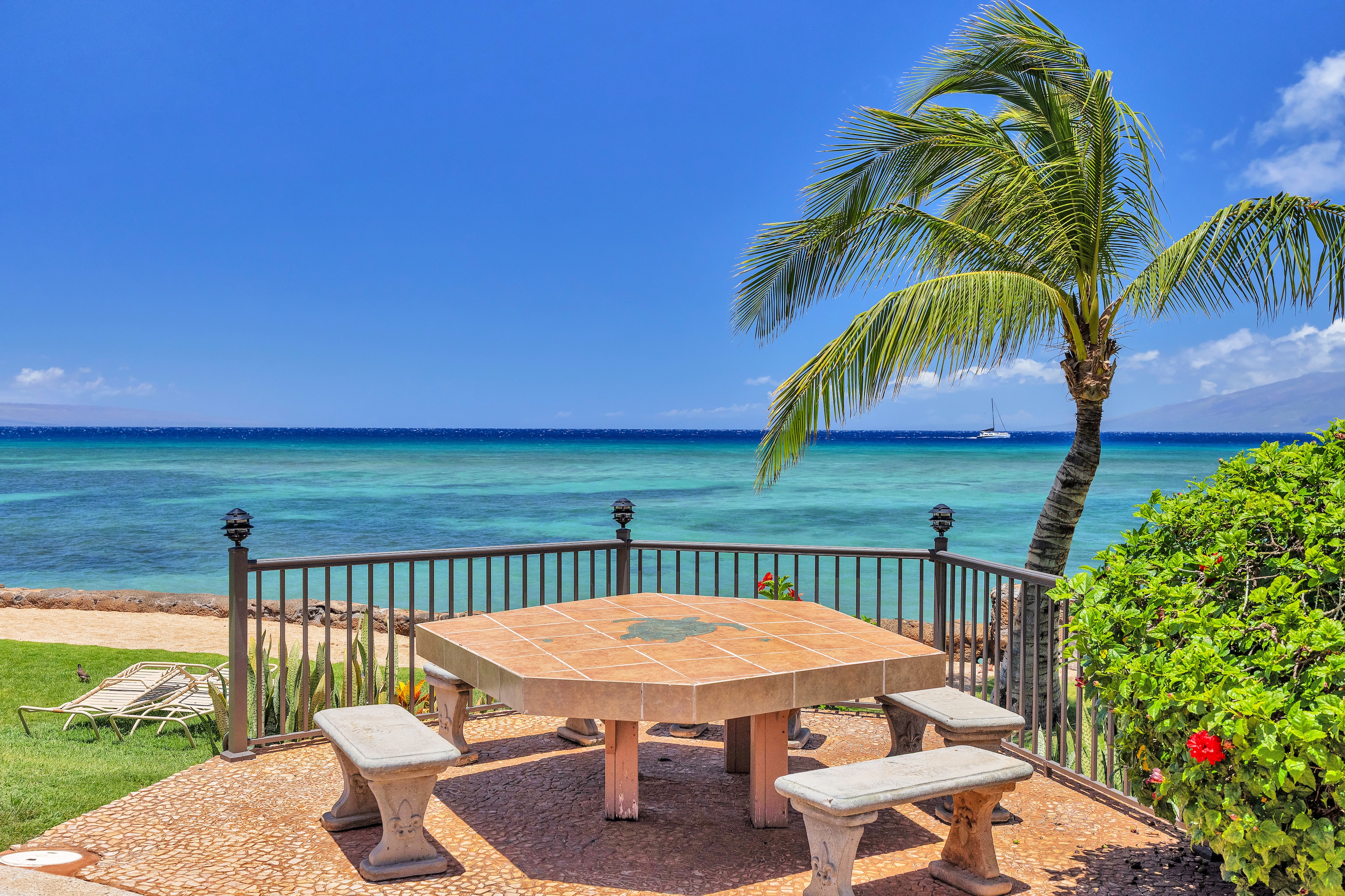  Direct oceanfront, beautiful remodeled 2 bedroom, lanai dining, furnished - 物件實景