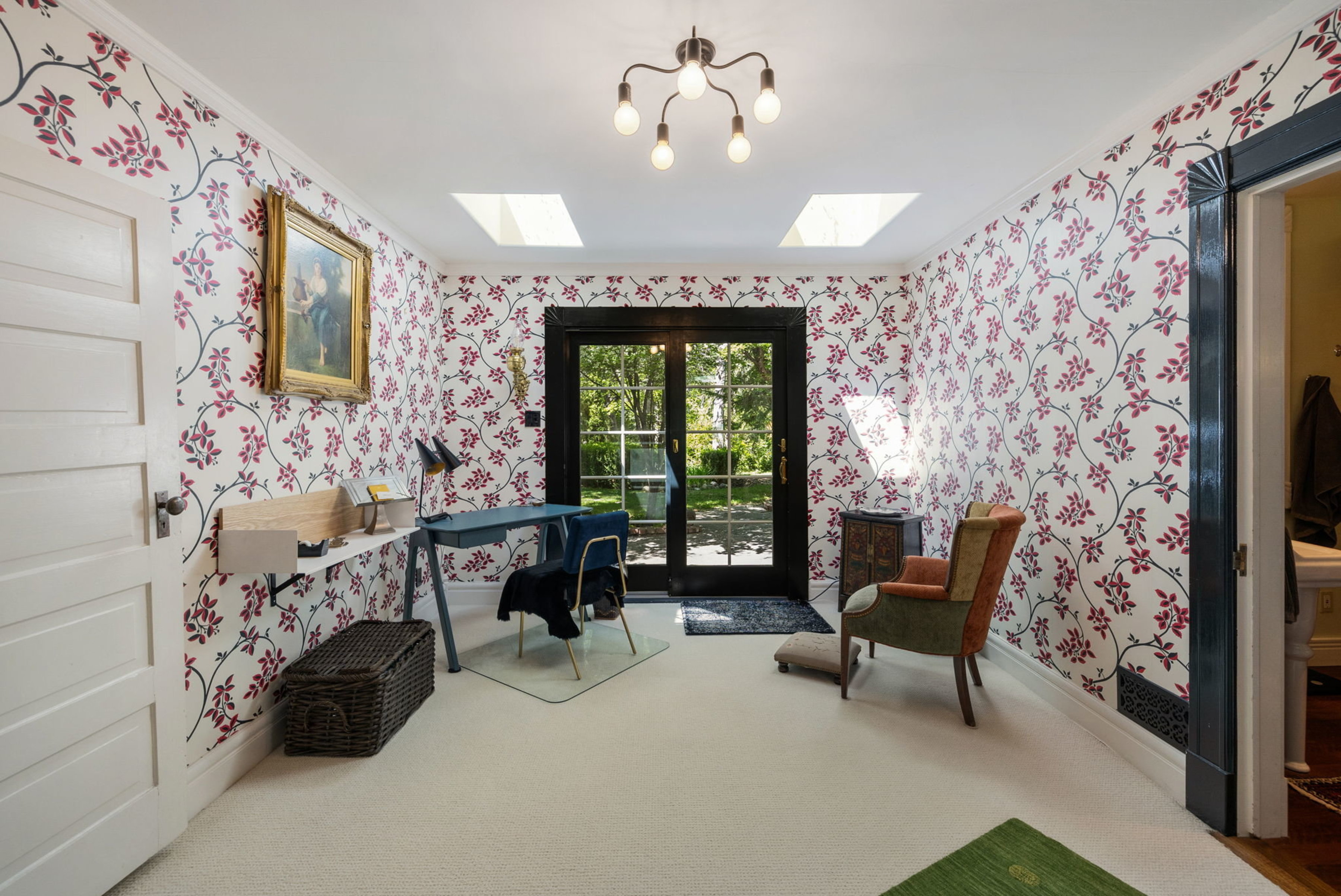  Historic home with 2 guest homes on 1.24 acres with a pool - 物件實景