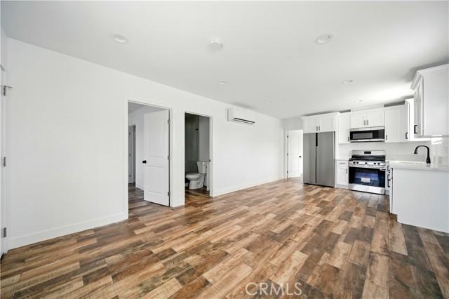 Los Angeles, California, 90044, United States, ,Residential,For Sale,1984386