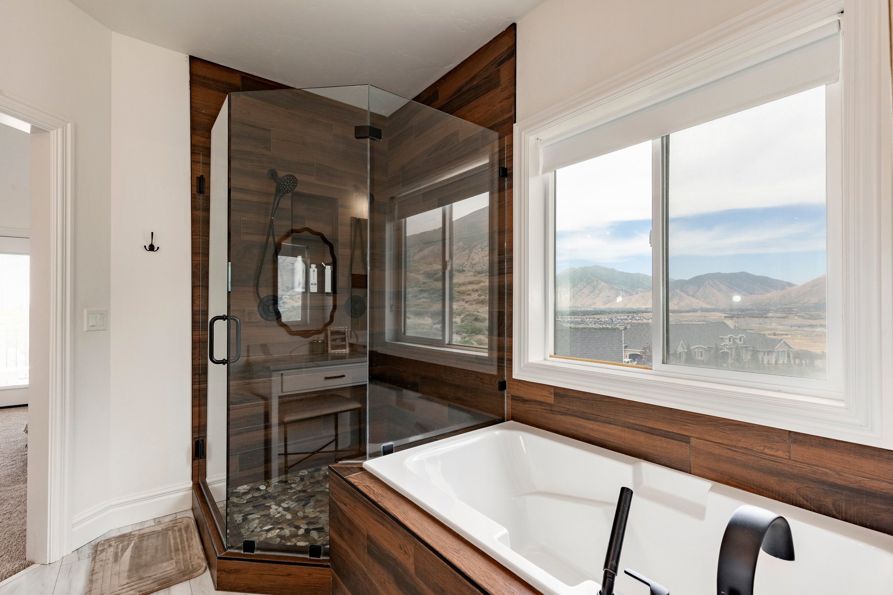  Custom Home with Fully Finished ADU Near Golf, Trails & Mountain Views - 物件實景