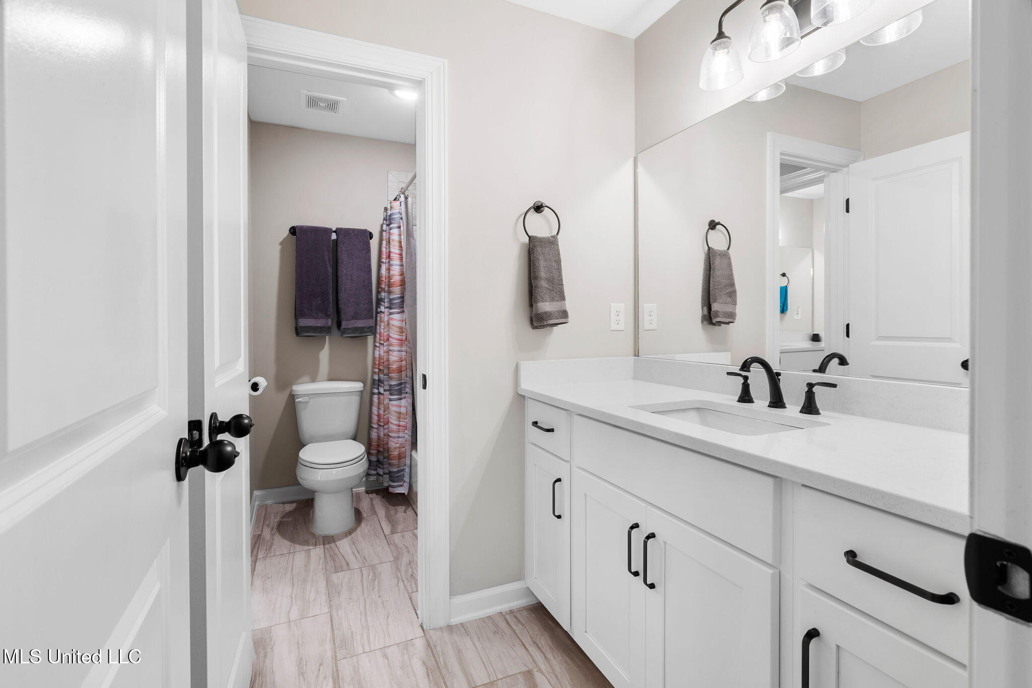 Hernando, Mississippi, 38632, United States, 5 Bedrooms Bedrooms, ,3 BathroomsBathrooms,Residential,For Sale,1991187