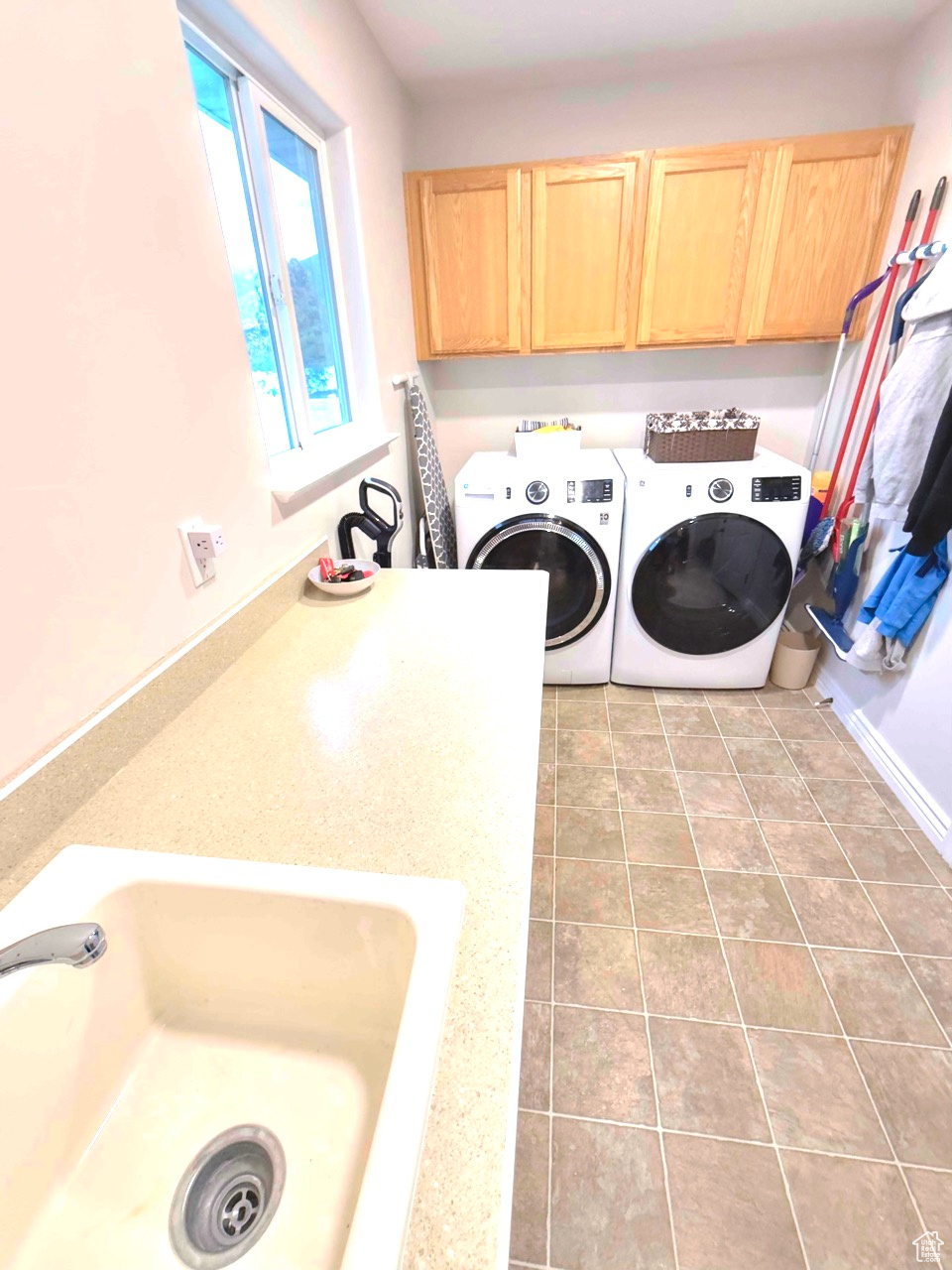 Nibley, Utah, 84321, United States, 5 Bedrooms Bedrooms, ,2 BathroomsBathrooms,Residential,For Sale,1983208