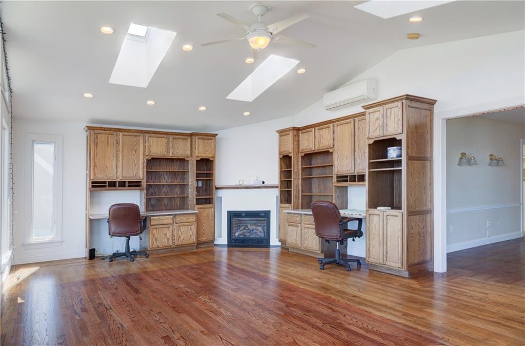 Portsmouth, Rhode Island, 02871, United States, 4 Bedrooms Bedrooms, ,5 BathroomsBathrooms,Residential,For Sale,1909701
