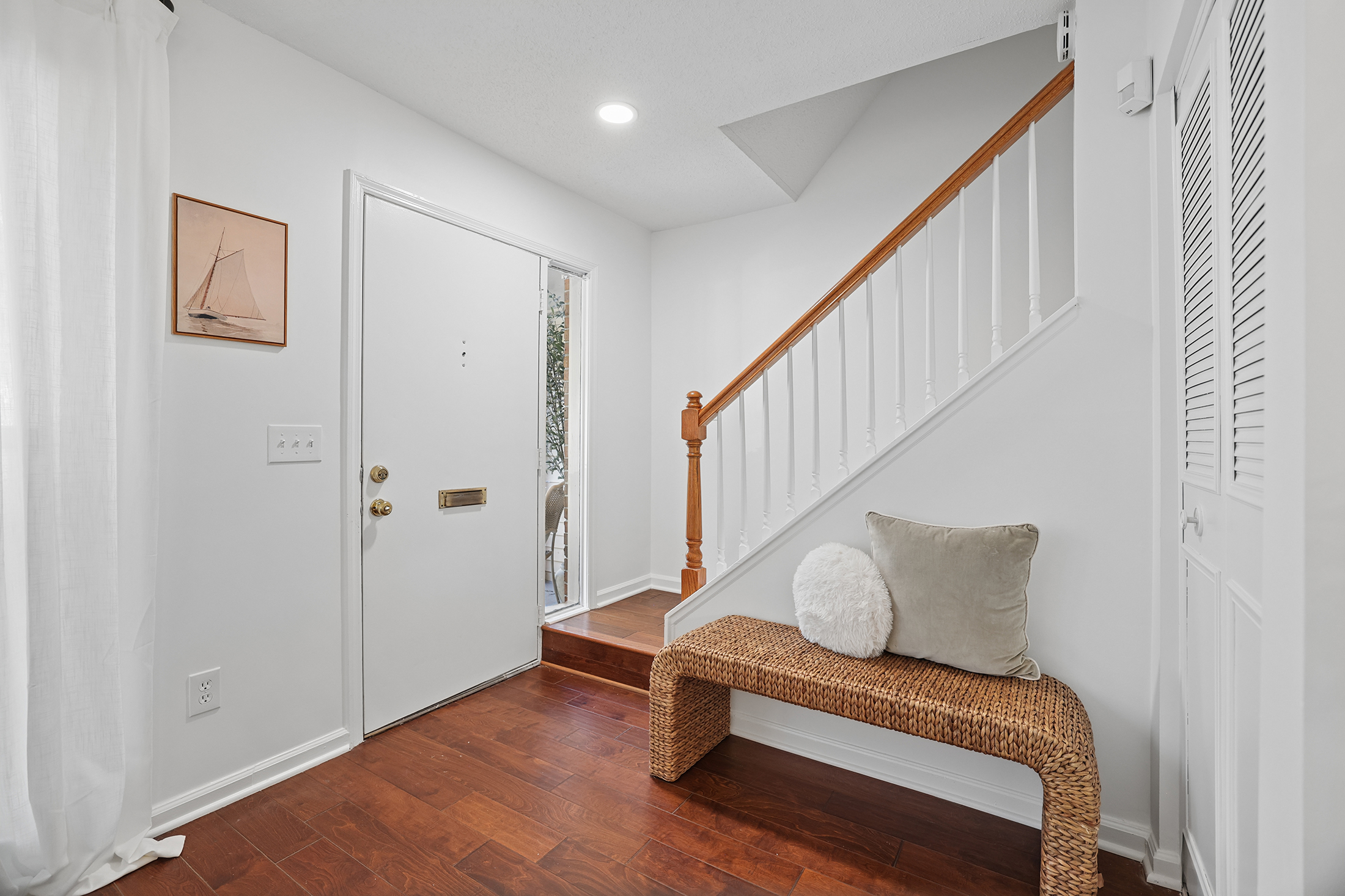  Designer Finishes, Abundant Natural Light and Outstanding Storage - 物件實景