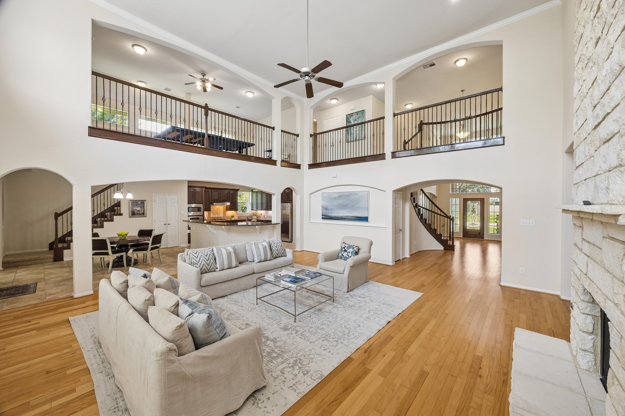  2400 Lakeway Drive - 物件實景