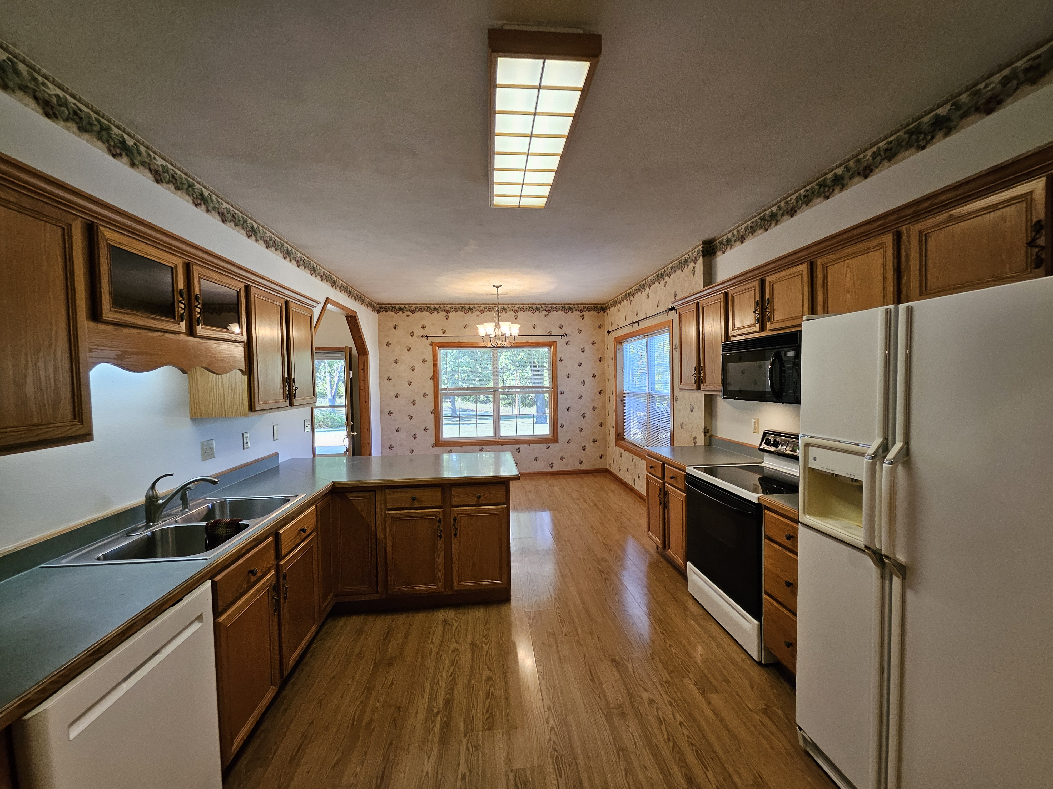 Aurora, Missouri, 65605, United States, 4 Bedrooms Bedrooms, ,2 BathroomsBathrooms,Residential,For Sale,1984470