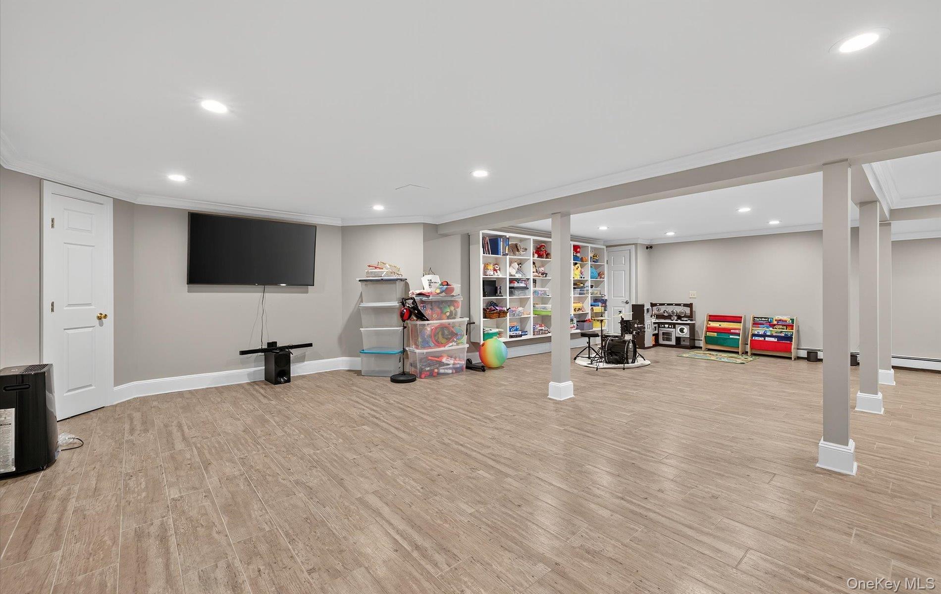 Woodbury, New York, 11797, United States, 5 Bedrooms Bedrooms, ,6 BathroomsBathrooms,Residential,For Sale,1918098