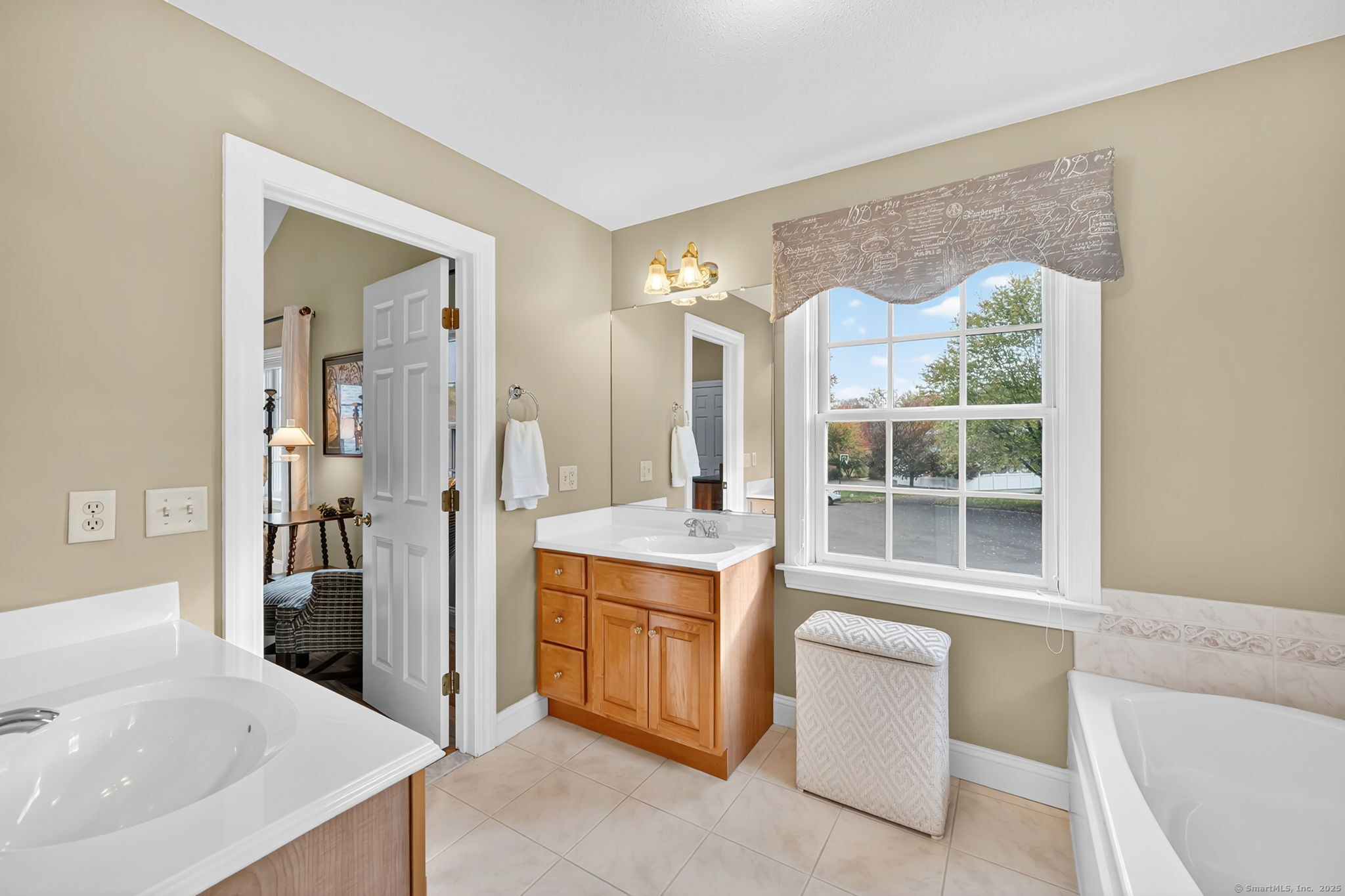 Suffield, Connecticut, 06078, United States, 4 Bedrooms Bedrooms, ,3 BathroomsBathrooms,Residential,For Sale,1988055