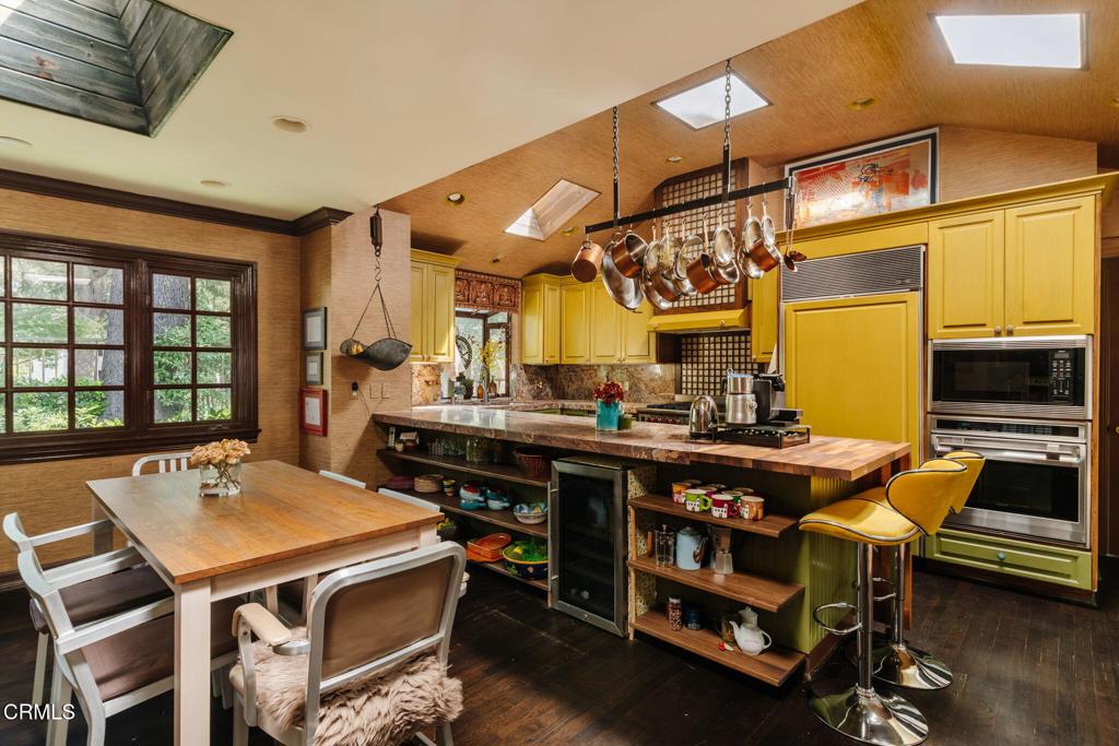 La Canada Flintridge, California, 91011, United States, 4 Bedrooms Bedrooms, ,3 BathroomsBathrooms,Residential,For Sale,1885342
