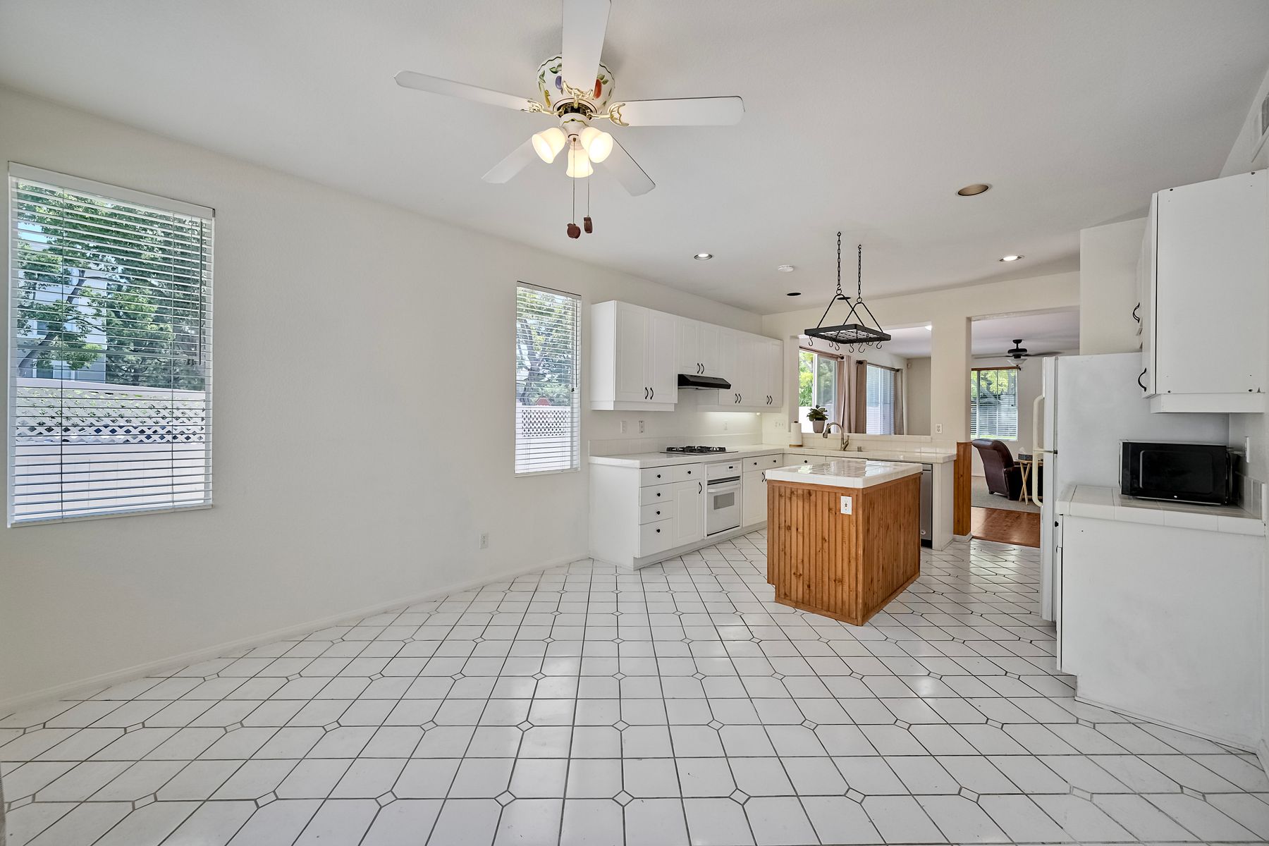 San Diego, California, 92123, United States, 3 Bedrooms Bedrooms, ,2 BathroomsBathrooms,Residential,For Sale,1914206