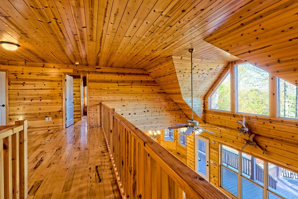 Young Harris, Georgia, 30582, United States, 4 Bedrooms Bedrooms, ,5 BathroomsBathrooms,Residential,For Sale,1987920