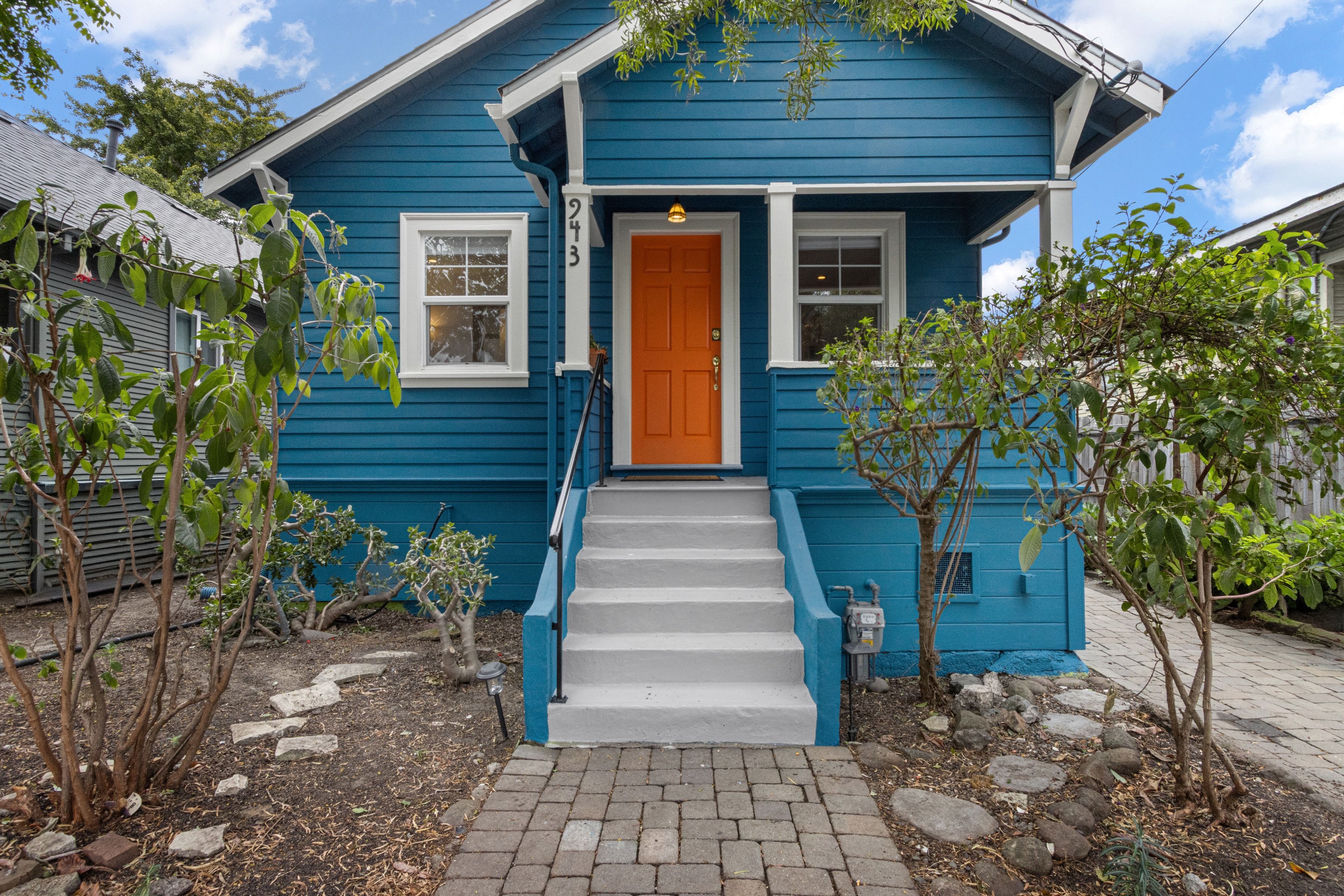  A Storybook North Oakland Cottage Offering Charm, Character, and Potential - 物件實景