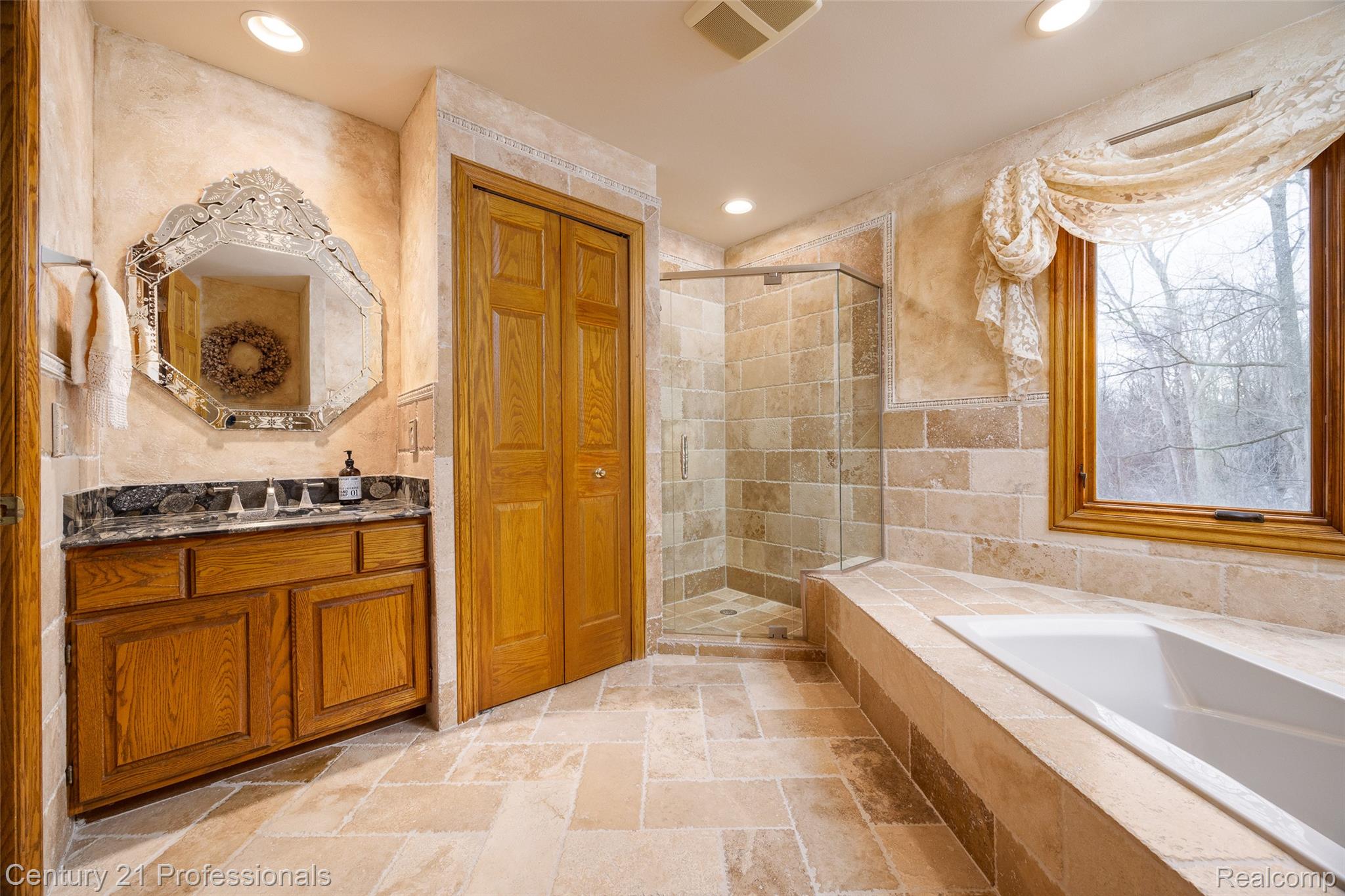Rochester, Michigan, 48306, United States, 4 Bedrooms Bedrooms, ,3 BathroomsBathrooms,Residential,For Sale,1943231