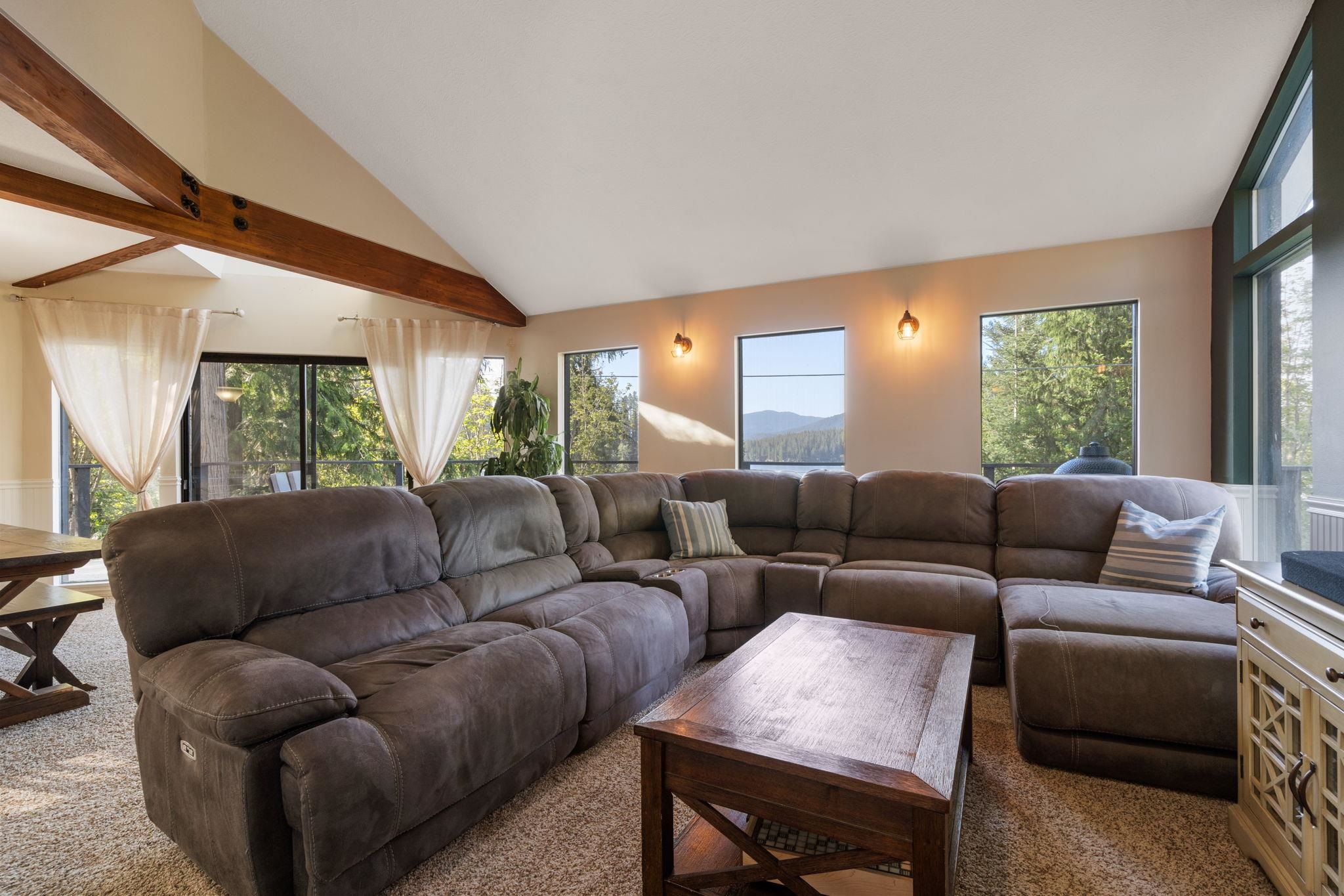 Newman Lake, Washington, 99025, United States, 4 Bedrooms Bedrooms, ,3 BathroomsBathrooms,Residential,For Sale,1802678