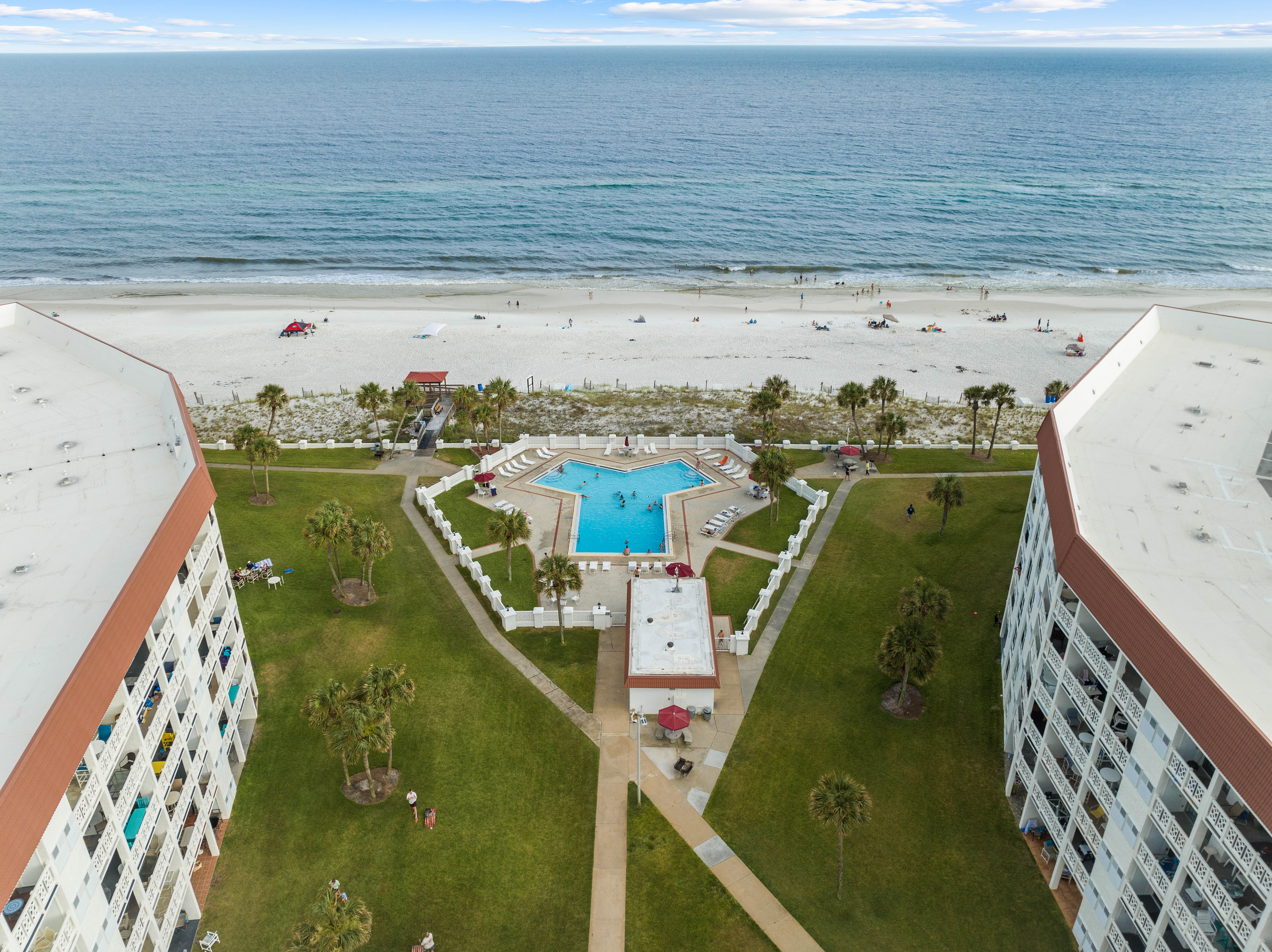  Gulf-Front Corner Retreat In Sought-After Community Near Amenities - 物件實景