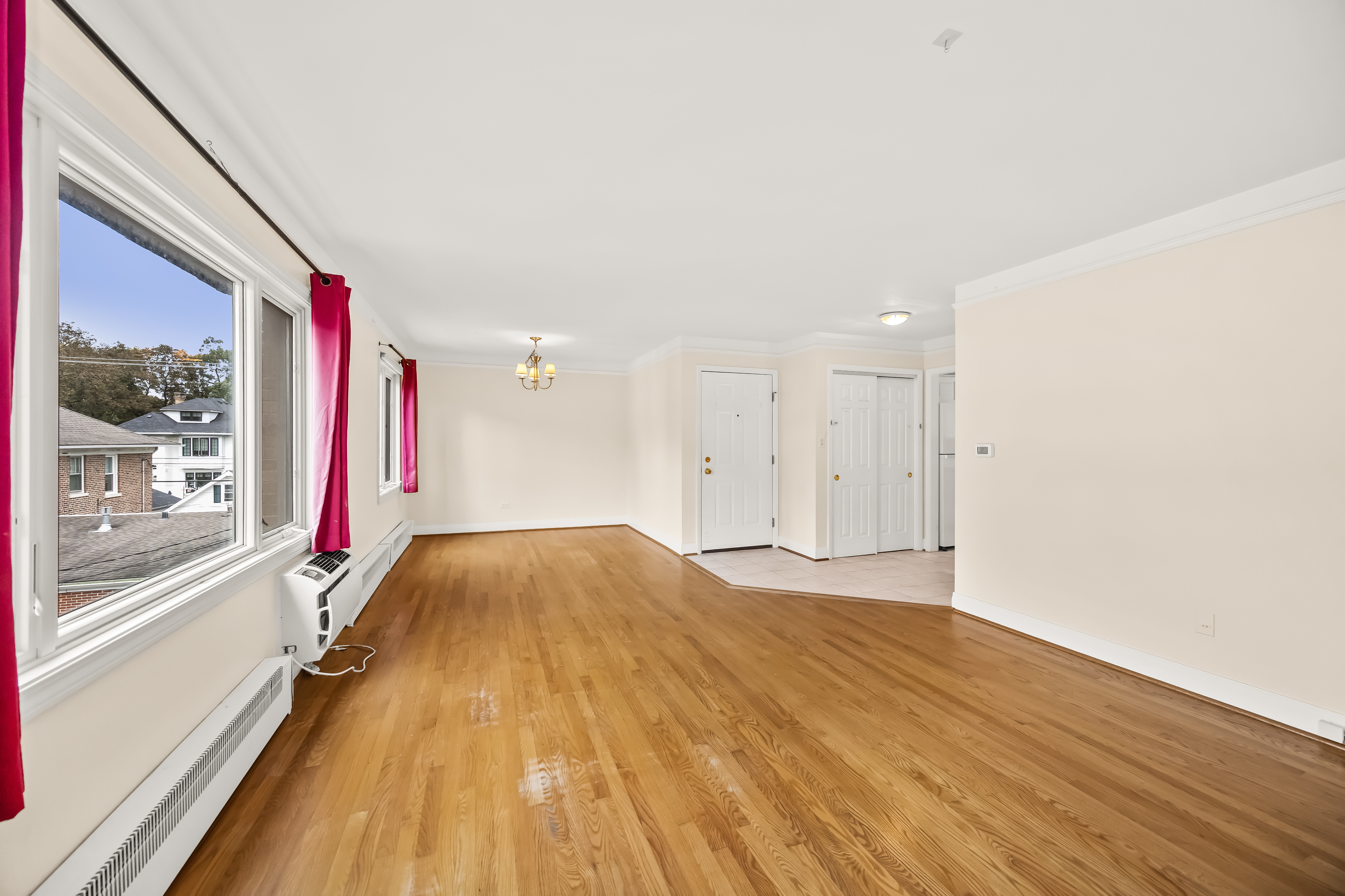  Bright Top Floor 3-bed Room Condo in an Intimate Six-unit Building - 物件實景