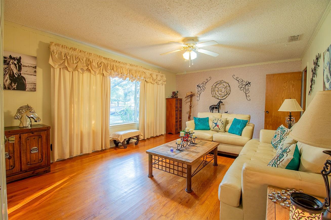 Grand Saline, Texas, 75140, United States, 4 Bedrooms Bedrooms, ,2 BathroomsBathrooms,Residential,For Sale,1857239