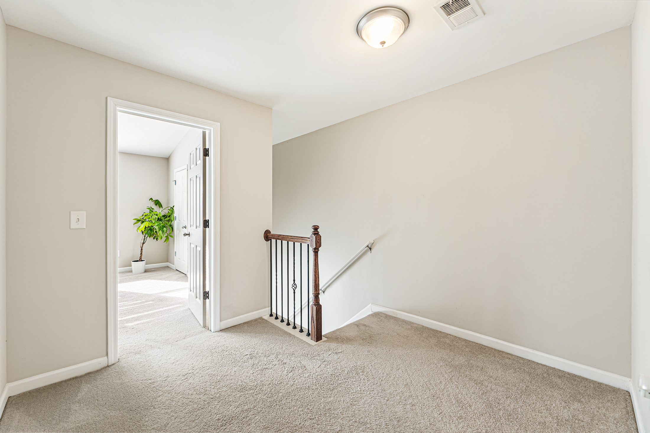  Charming Townhome Offers Low-Maintenance Living with No Rental Restrictions - 物件實景