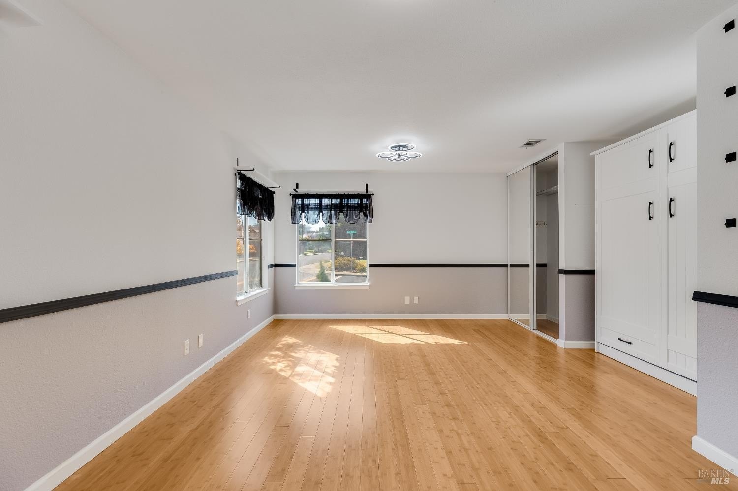 Vacaville, California, 95687, United States, 3 Bedrooms Bedrooms, ,2 BathroomsBathrooms,Residential,For Sale,1932568