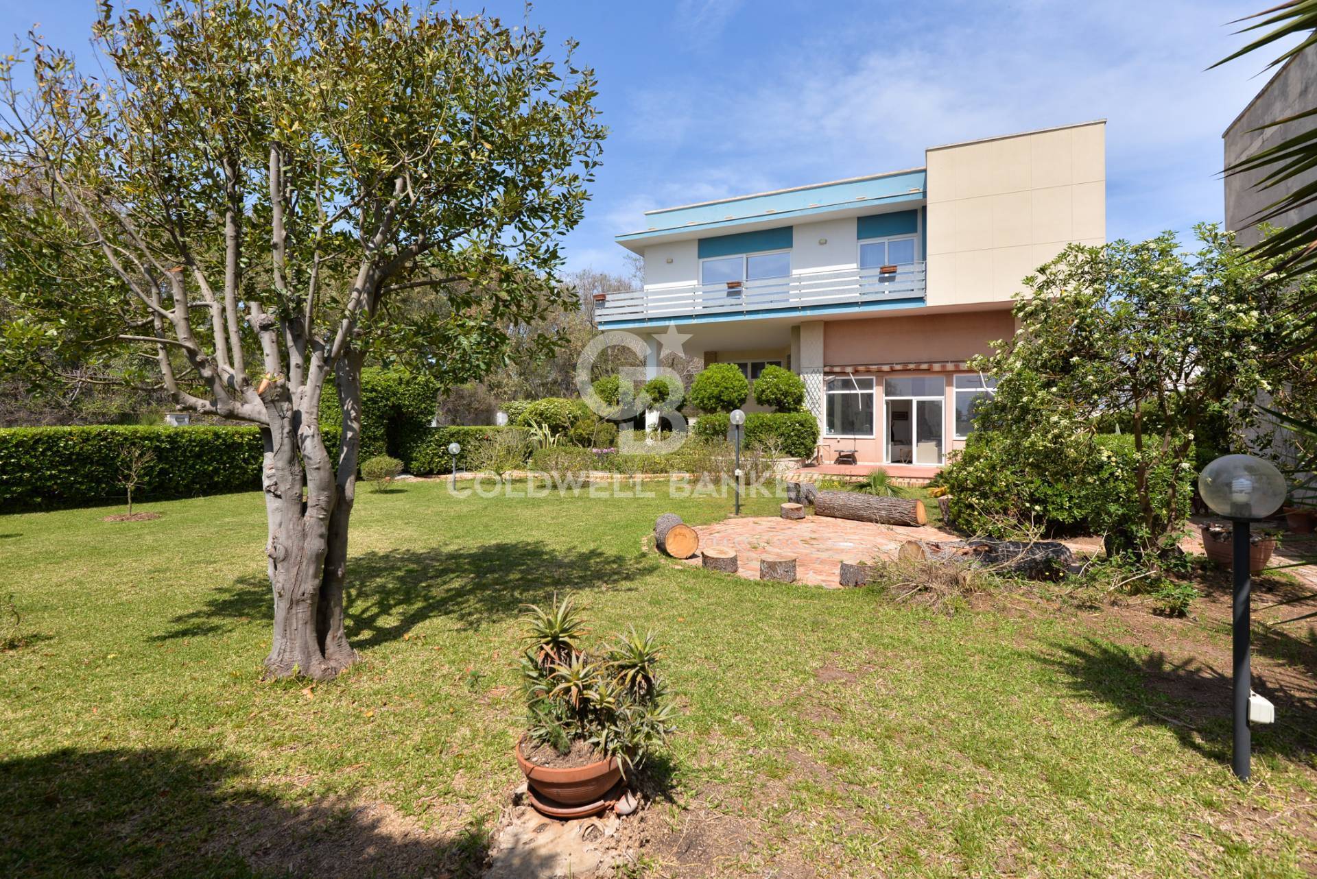 Lecce, Lecce, 73100, IT, 5 Bedrooms Bedrooms, ,3 BathroomsBathrooms,Residential,For Sale,1877519