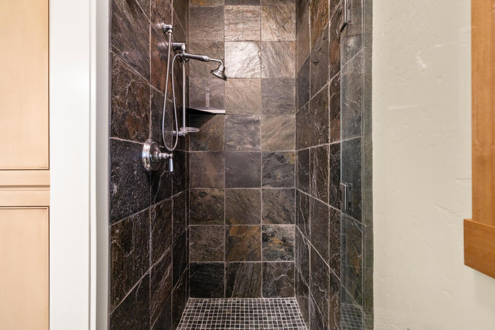 Klamath Falls, Oregon, 97601, United States, 4 Bedrooms Bedrooms, ,3 BathroomsBathrooms,Residential,For Sale,1987766