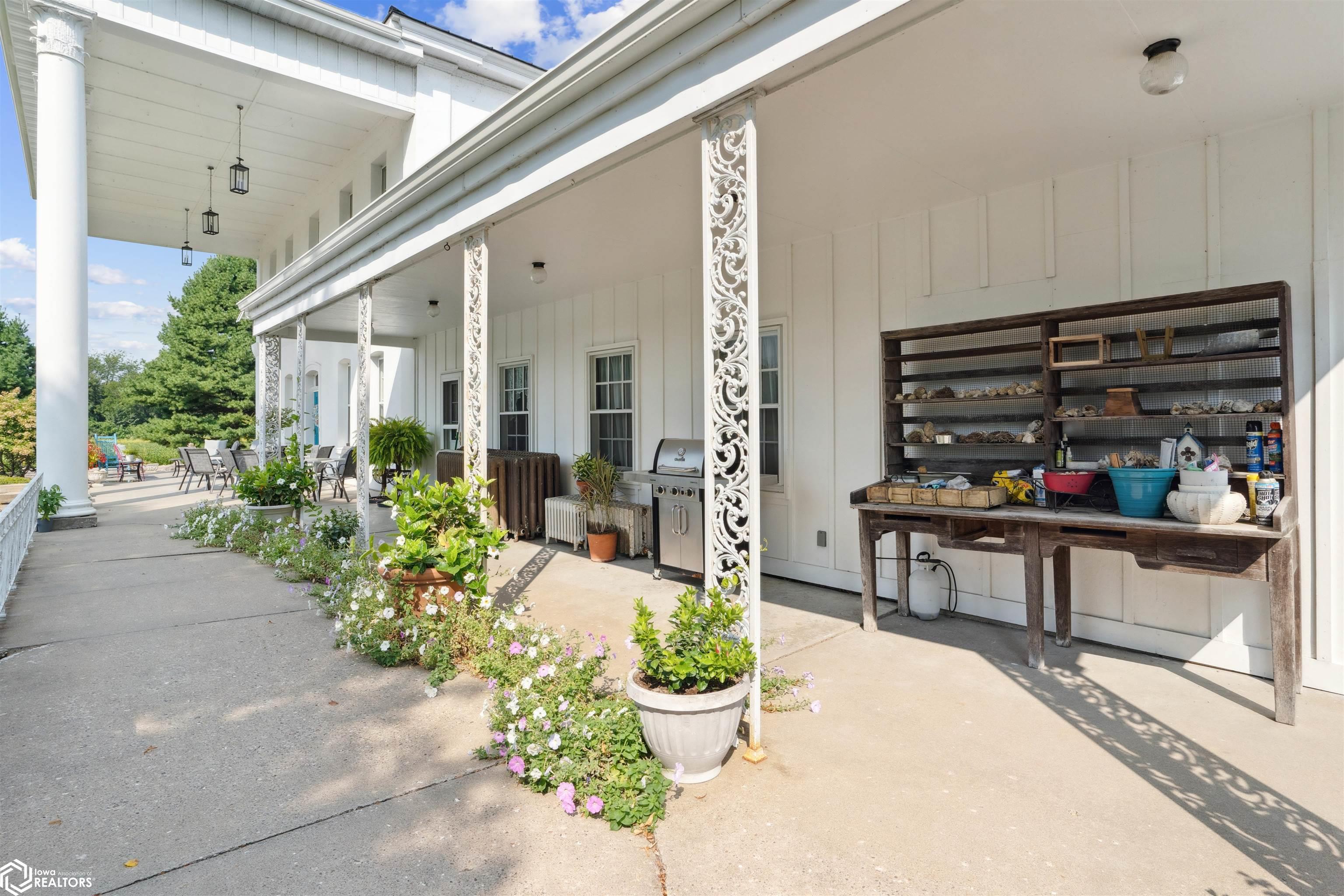 Dallas City, Illinois, 62330, United States, 8 Bedrooms Bedrooms, ,7 BathroomsBathrooms,Residential,For Sale,1980104