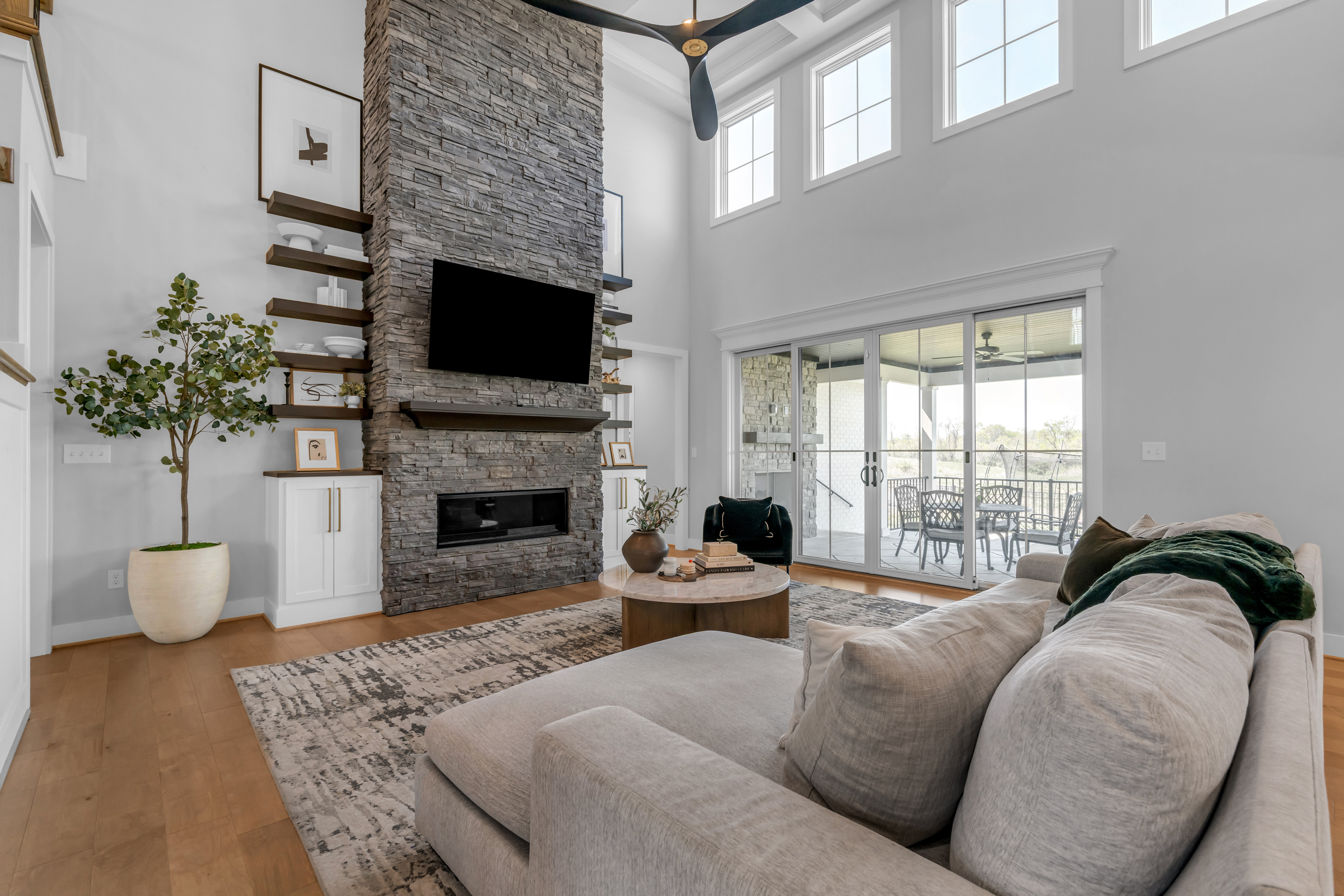  2429 Lorenzo Way - 物件實景