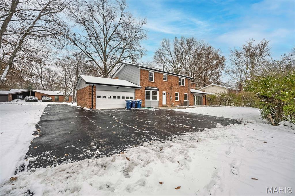 Ellisville, Missouri, 63011, United States, 4 Bedrooms Bedrooms, ,3 BathroomsBathrooms,Residential,For Sale,2002113