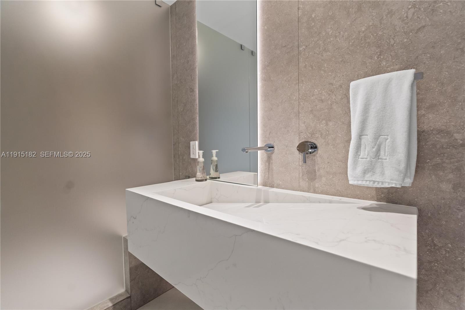 Miami Beach, Florida, 33140, United States, 5 Bedrooms Bedrooms, ,5 BathroomsBathrooms,Residential,For Sale,1997515