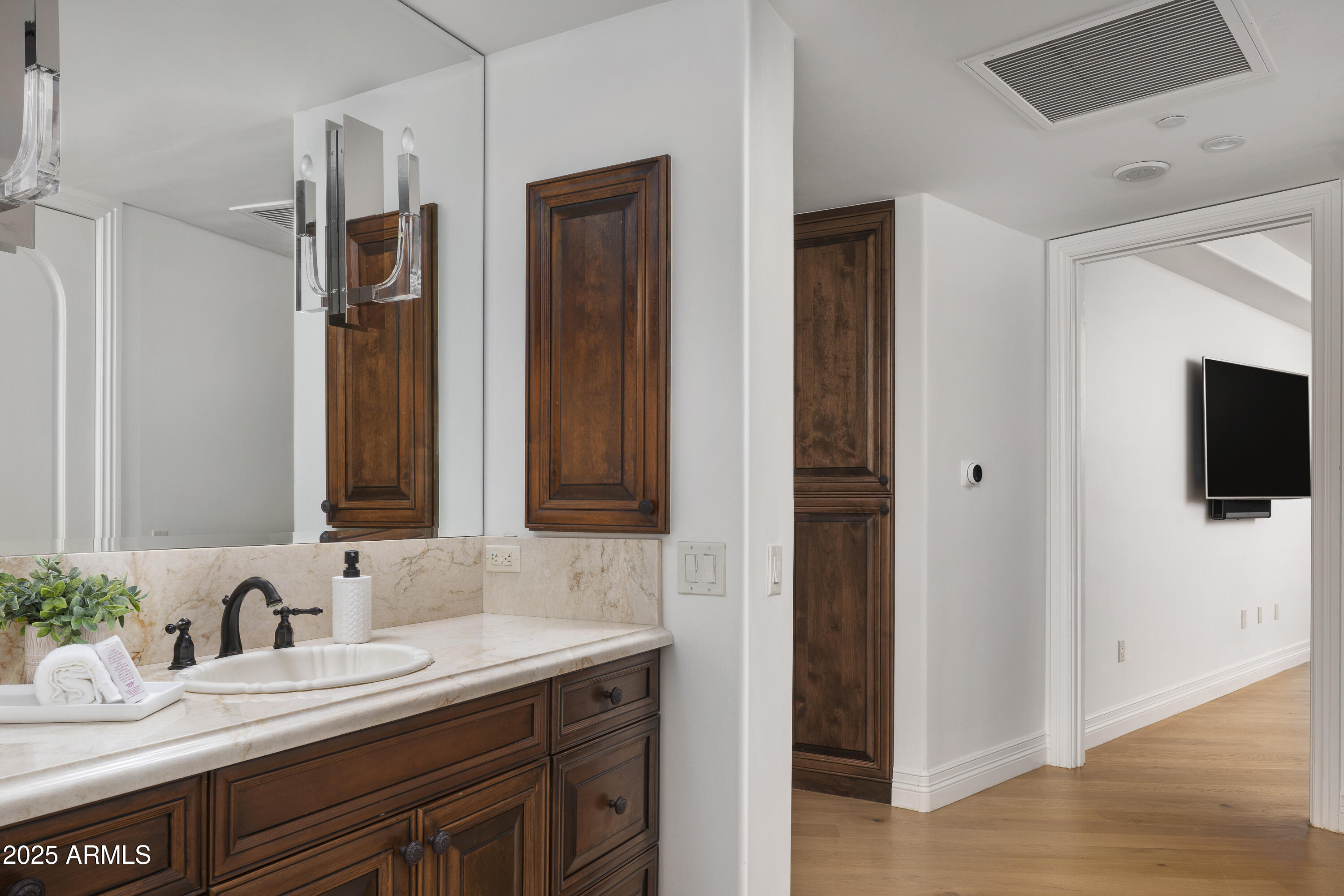 Phoenix, Arizona, 85016, United States, 2 Bedrooms Bedrooms, ,3 BathroomsBathrooms,Residential,For Sale,2001988