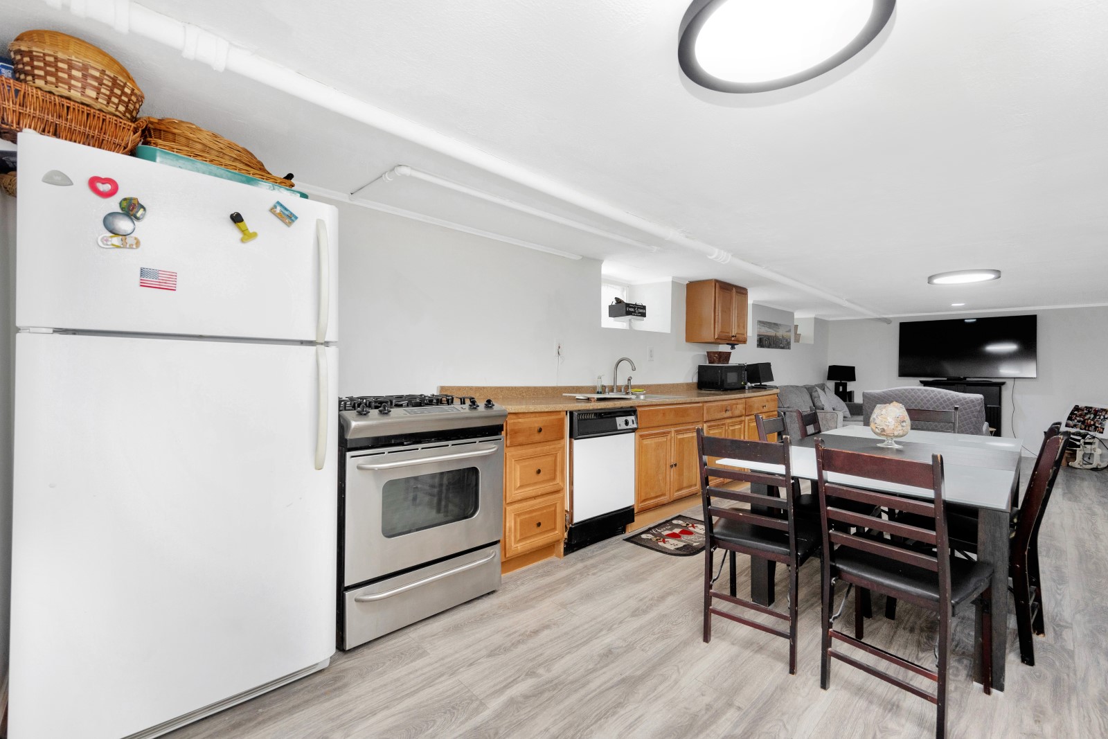 Middle Village, New York, 11379, United States, 4 Bedrooms Bedrooms, ,3 BathroomsBathrooms,Residential,For Sale,1827631