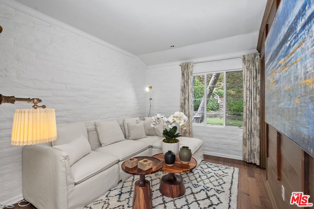 Los Angeles, California, 90049, United States, 4 Bedrooms Bedrooms, ,4 BathroomsBathrooms,Residential,For Sale,1901506