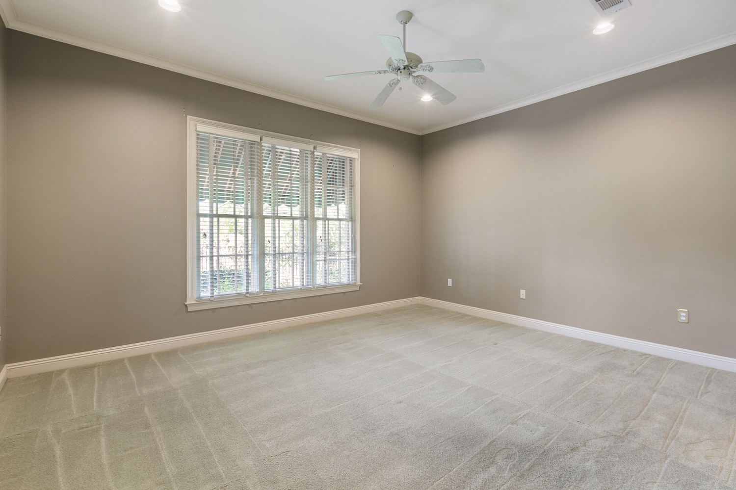 Baton Rouge, Louisiana, 70810, United States, 3 Bedrooms Bedrooms, ,3 BathroomsBathrooms,Residential,For Sale,1917502