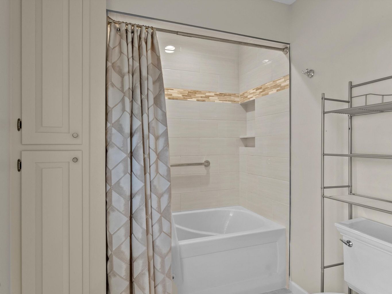 Manitowoc, Wisconsin, 54220, United States, 4 Bedrooms Bedrooms, ,4 BathroomsBathrooms,Residential,For Sale,1982773