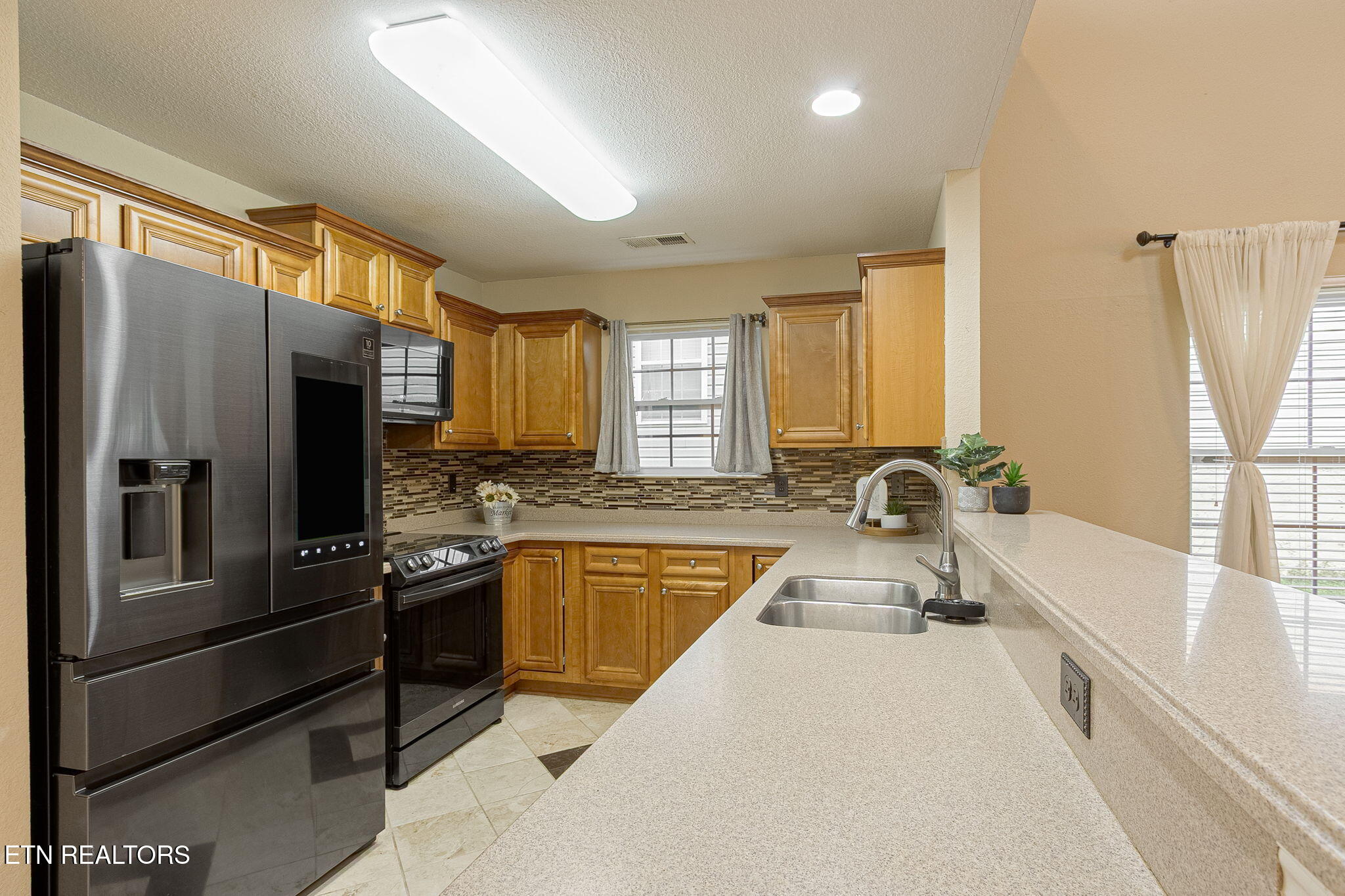 Knoxville, Tennessee, 37932, United States, 4 Bedrooms Bedrooms, ,4 BathroomsBathrooms,Residential,For Sale,1975701